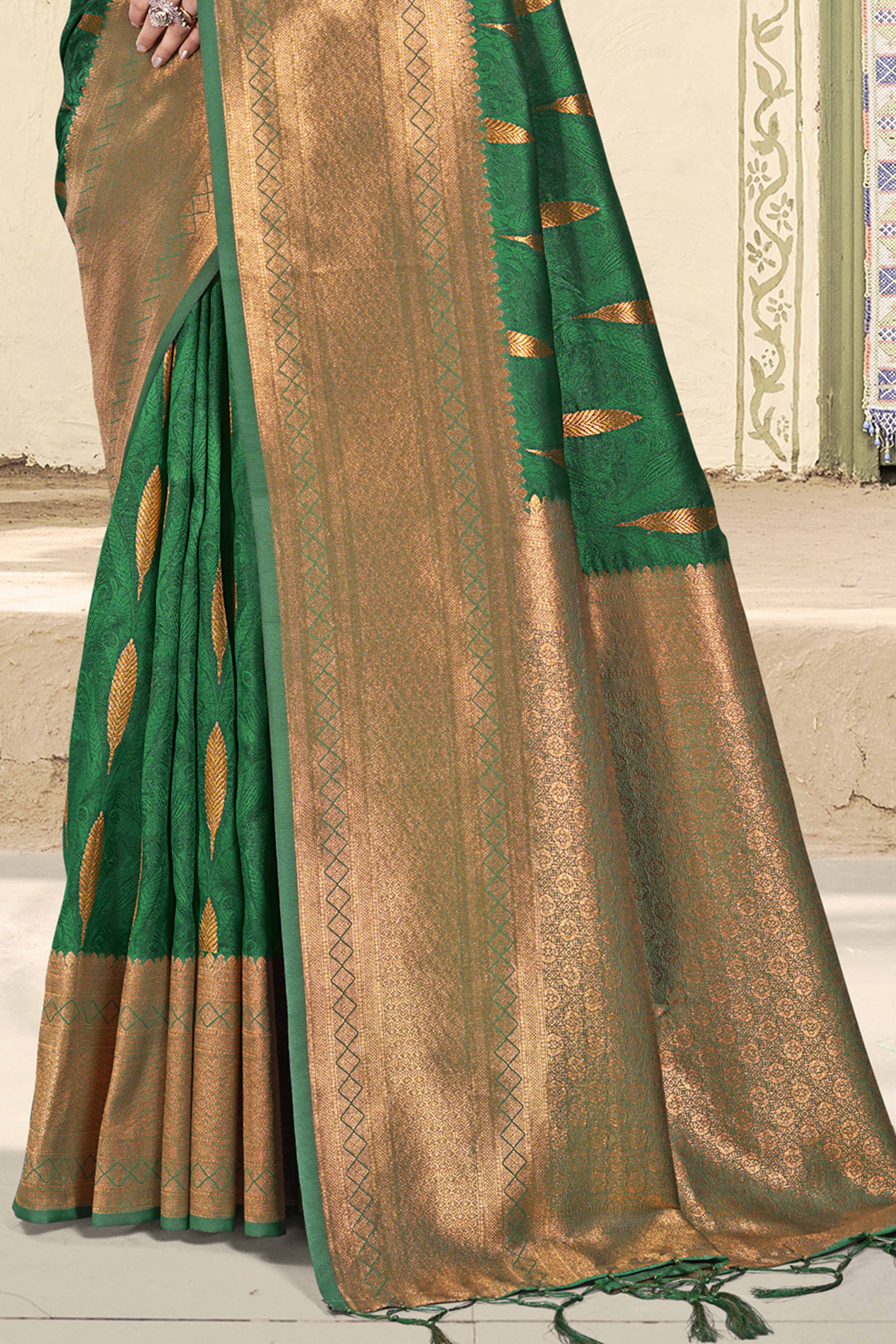 Sophisticated Green Saree In Silk Blend With Floral Zari Weaving & Tassel Pallu