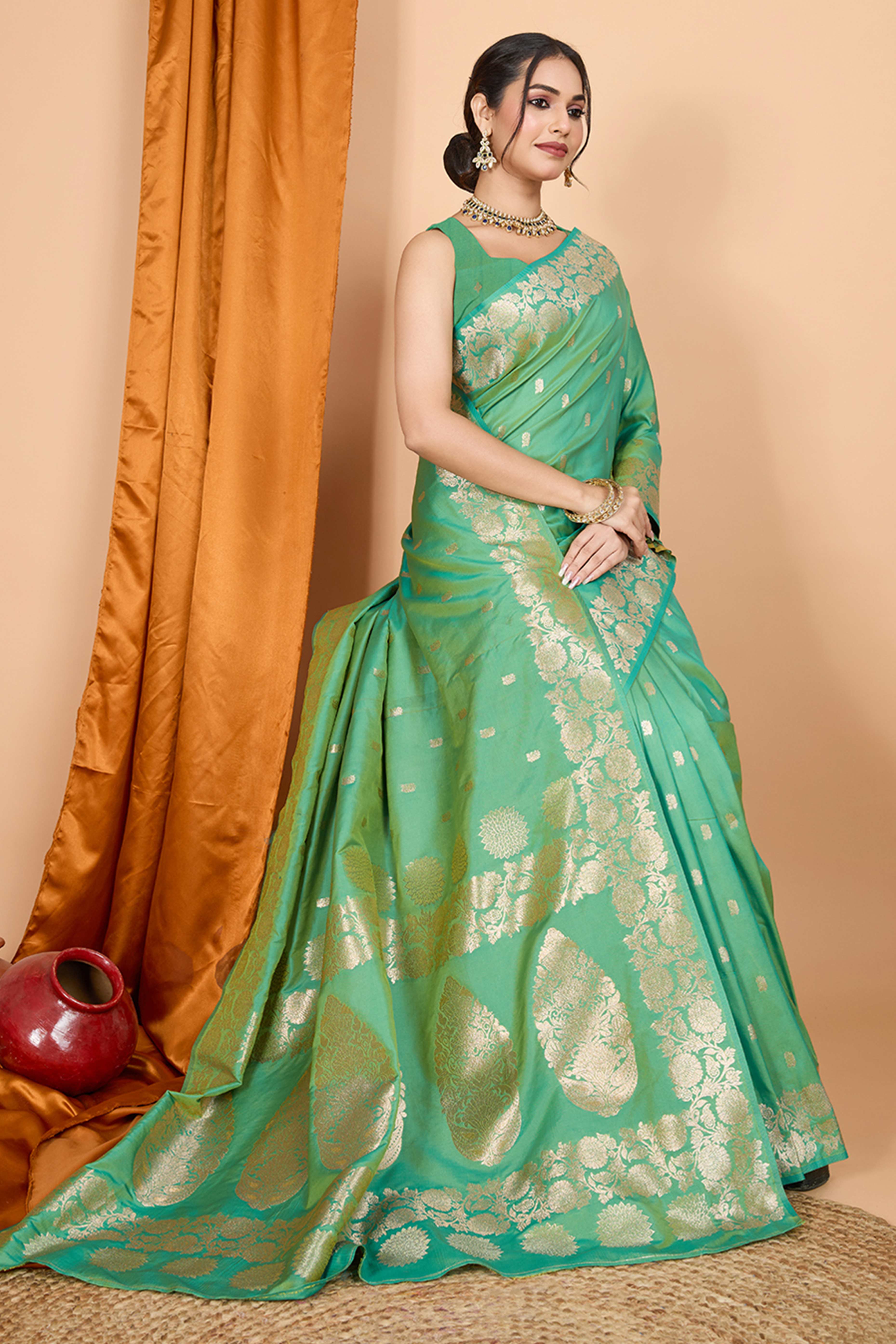 Rama Green Banarasi Silk Saree With Intricate Floral Zari Weaving
