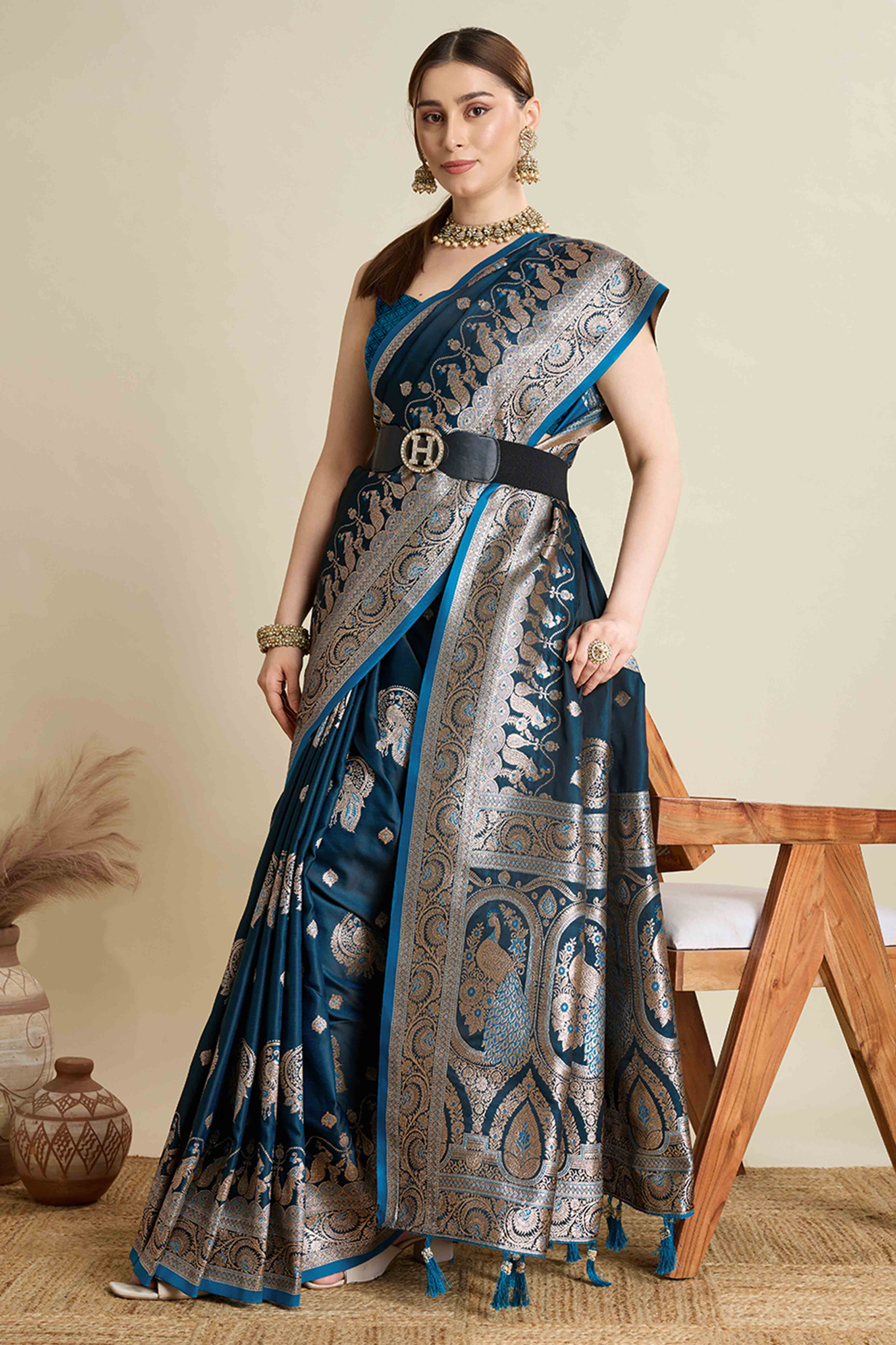 Blue Pure Silk Saree Featuring Traditional Banarasi Zari Weaving Patterns