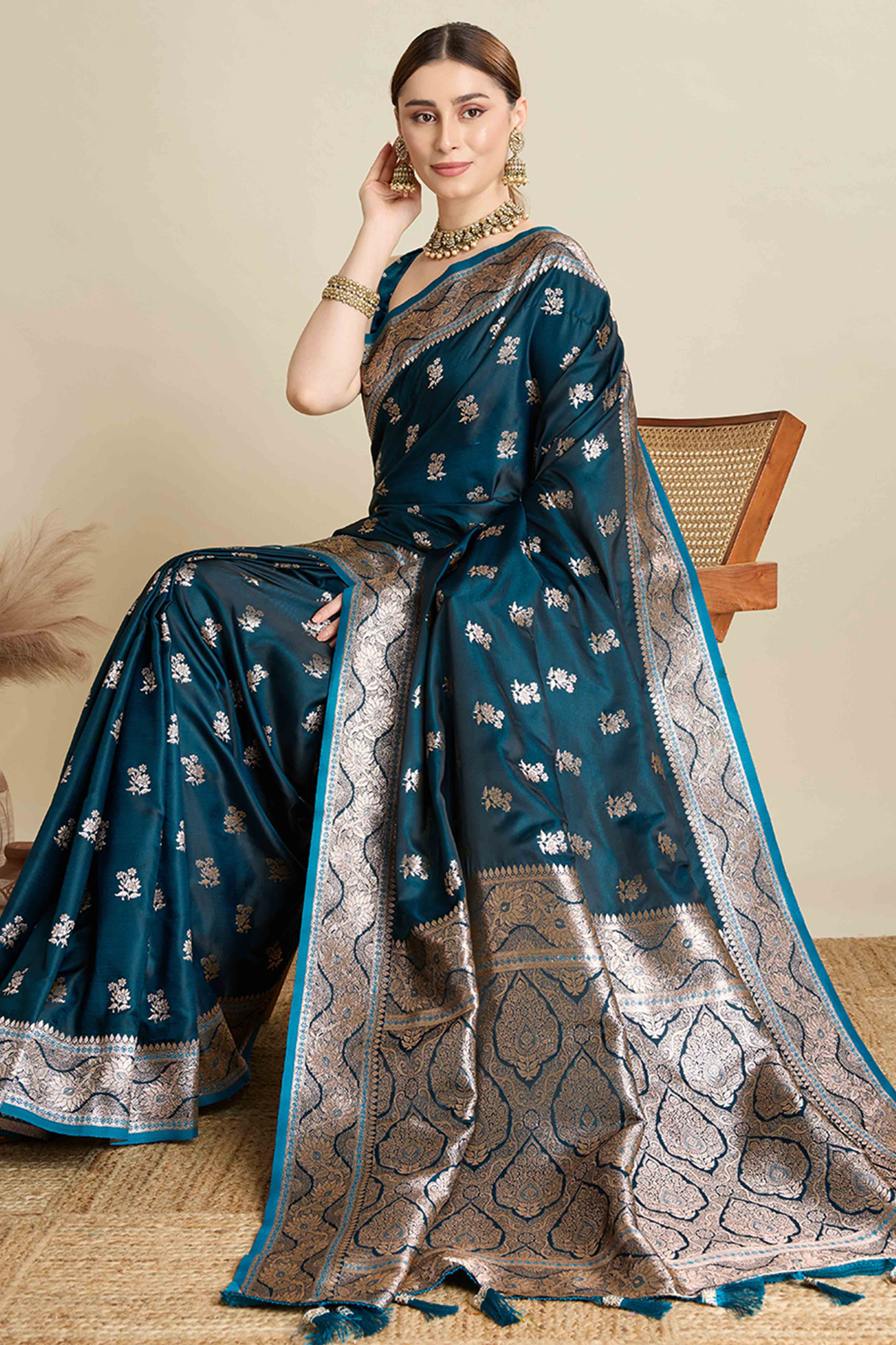 Teal Pure Silk Saree Featuring Traditional Banarasi Zari Weaving Patterns