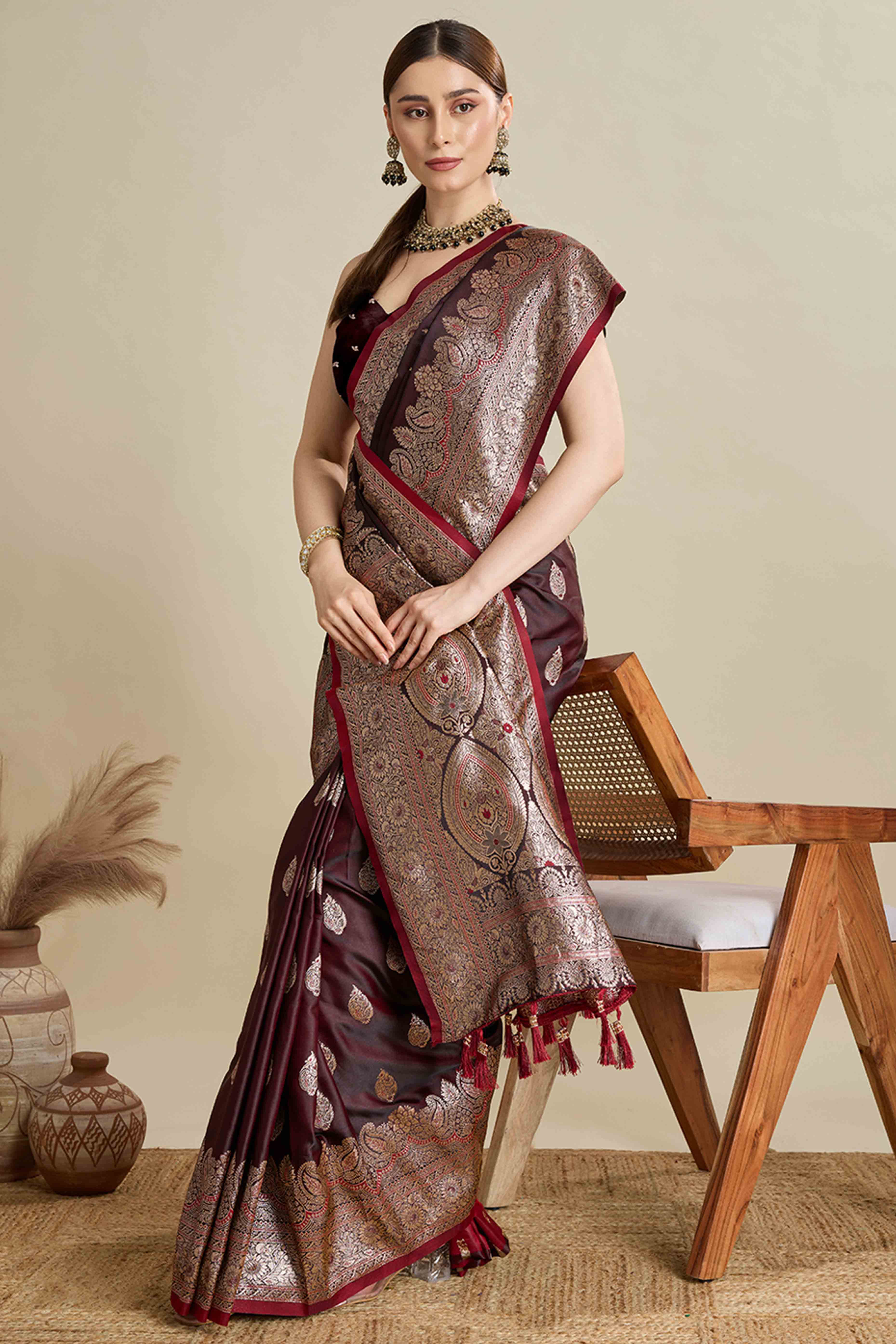 Dark Brown Pure Silk Saree Featuring Traditional Banarasi Zari Weaving Patterns