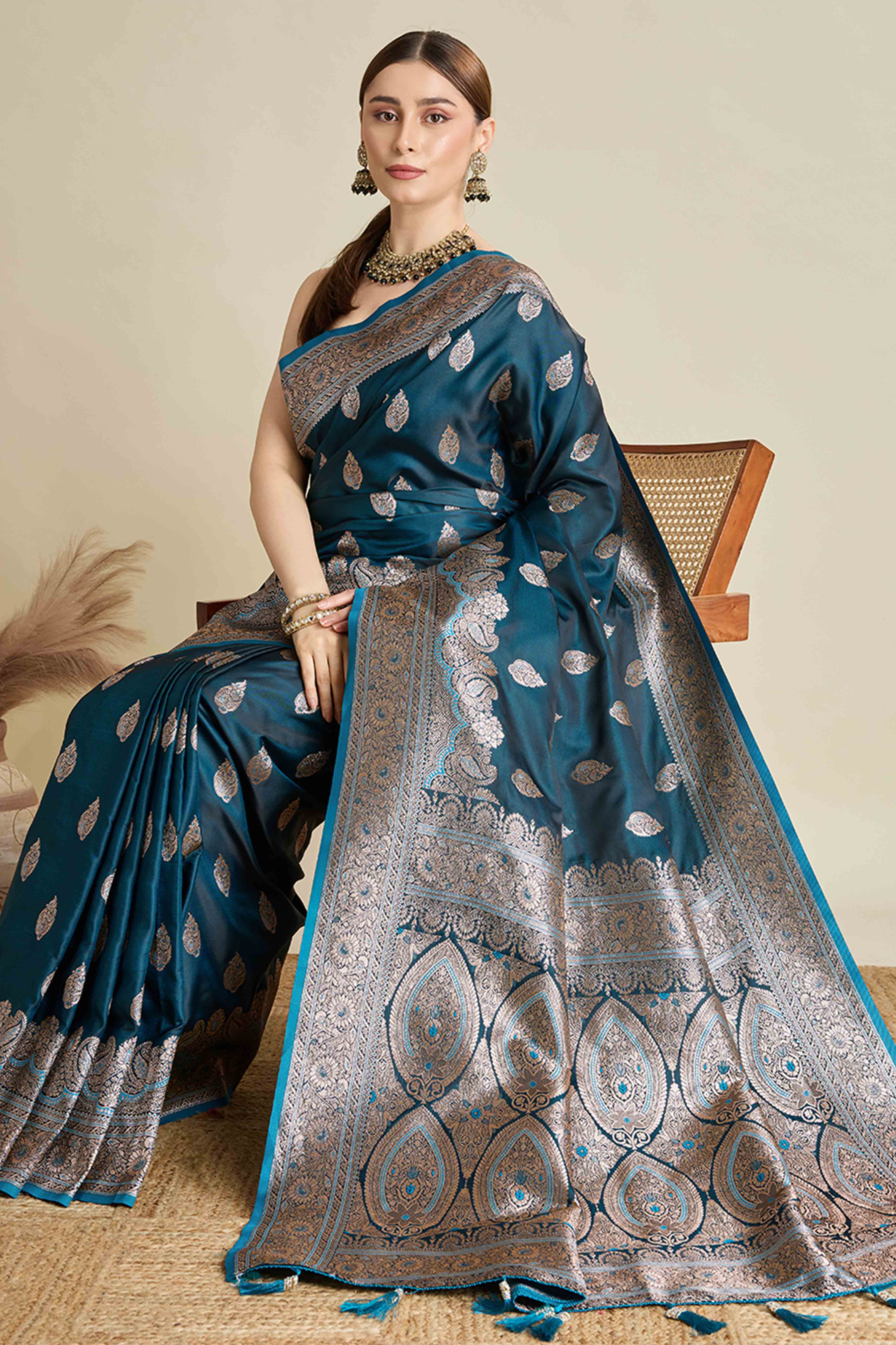 Teal Pure Silk Saree Featuring Traditional Banarasi Zari Weaving Patterns