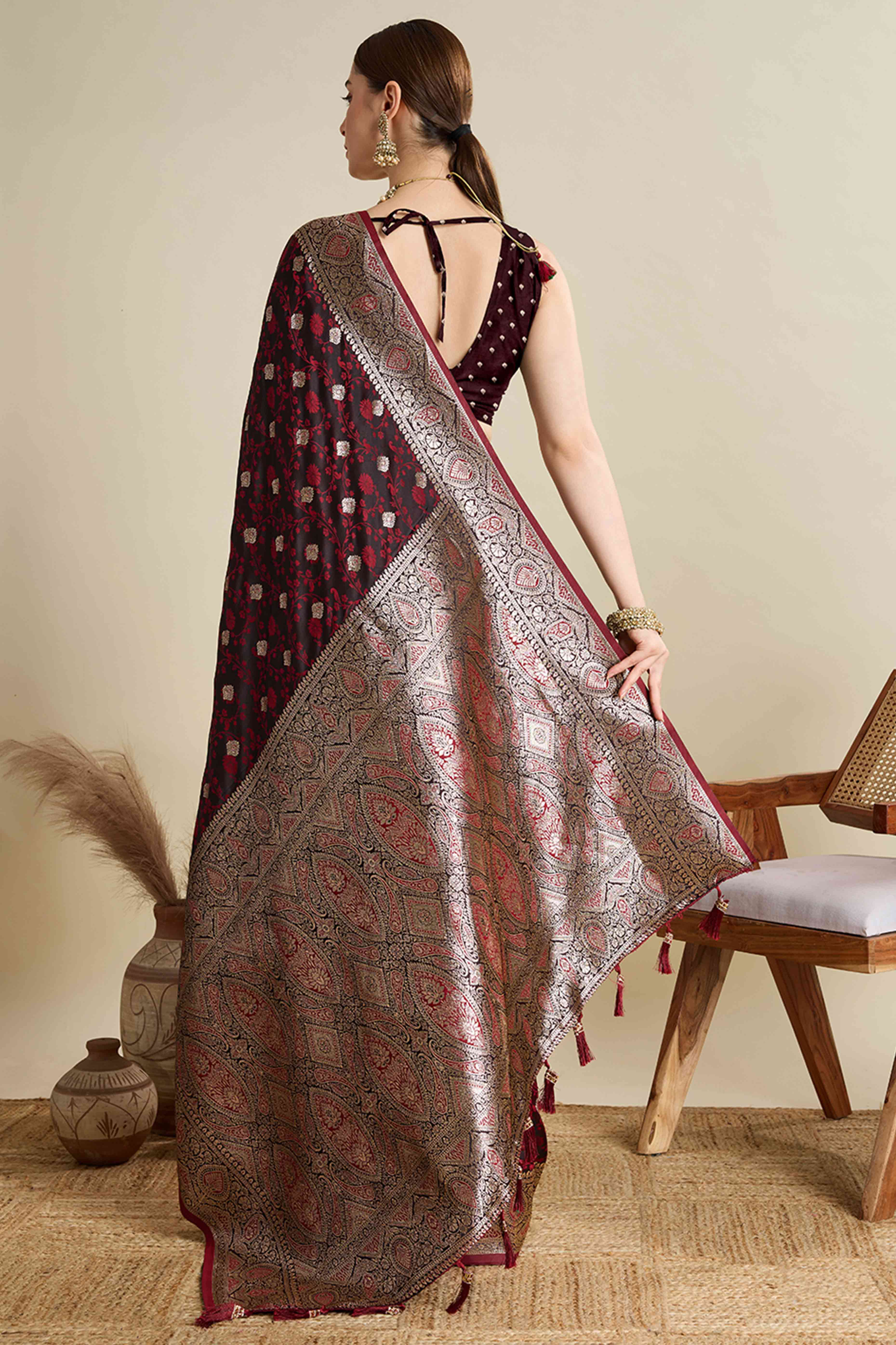 Maroon Pure Silk Saree Featuring Traditional Banarasi Zari Weaving Patterns