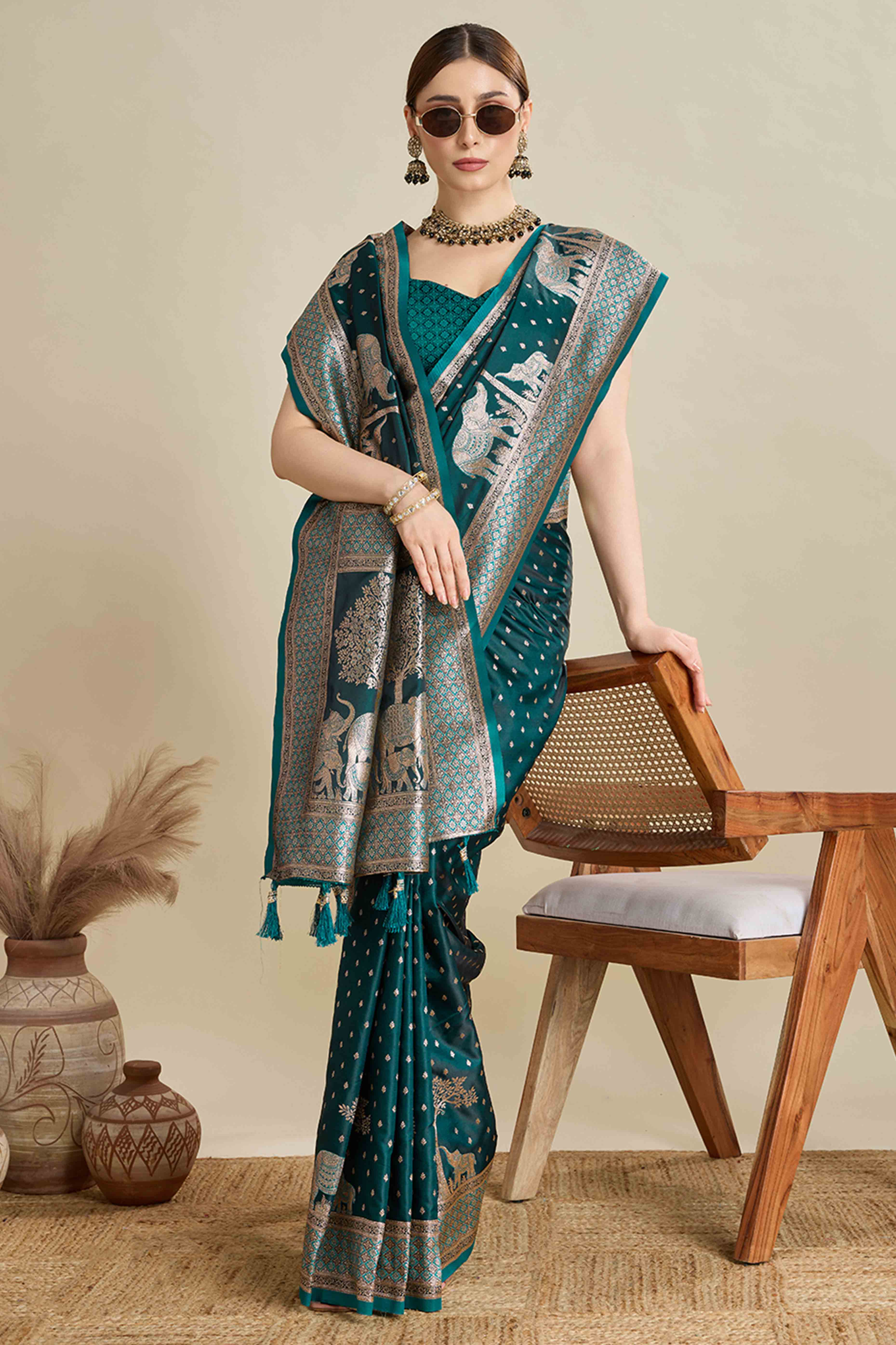 Morpich Green Pure Silk Saree Featuring Traditional Banarasi Zari Weaving Patterns
