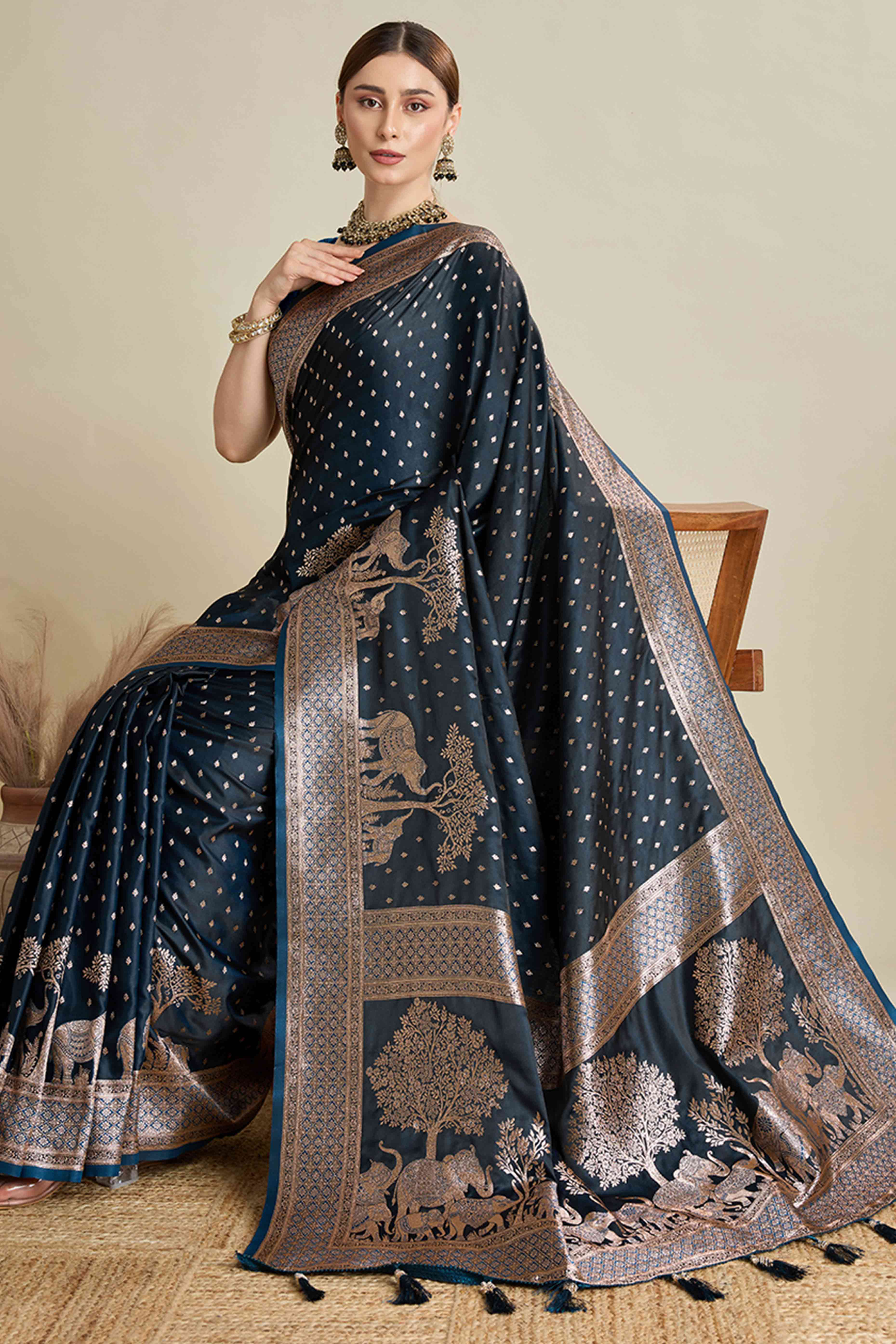 Blue Pure Silk Saree Featuring Traditional Banarasi Zari Weaving Patterns