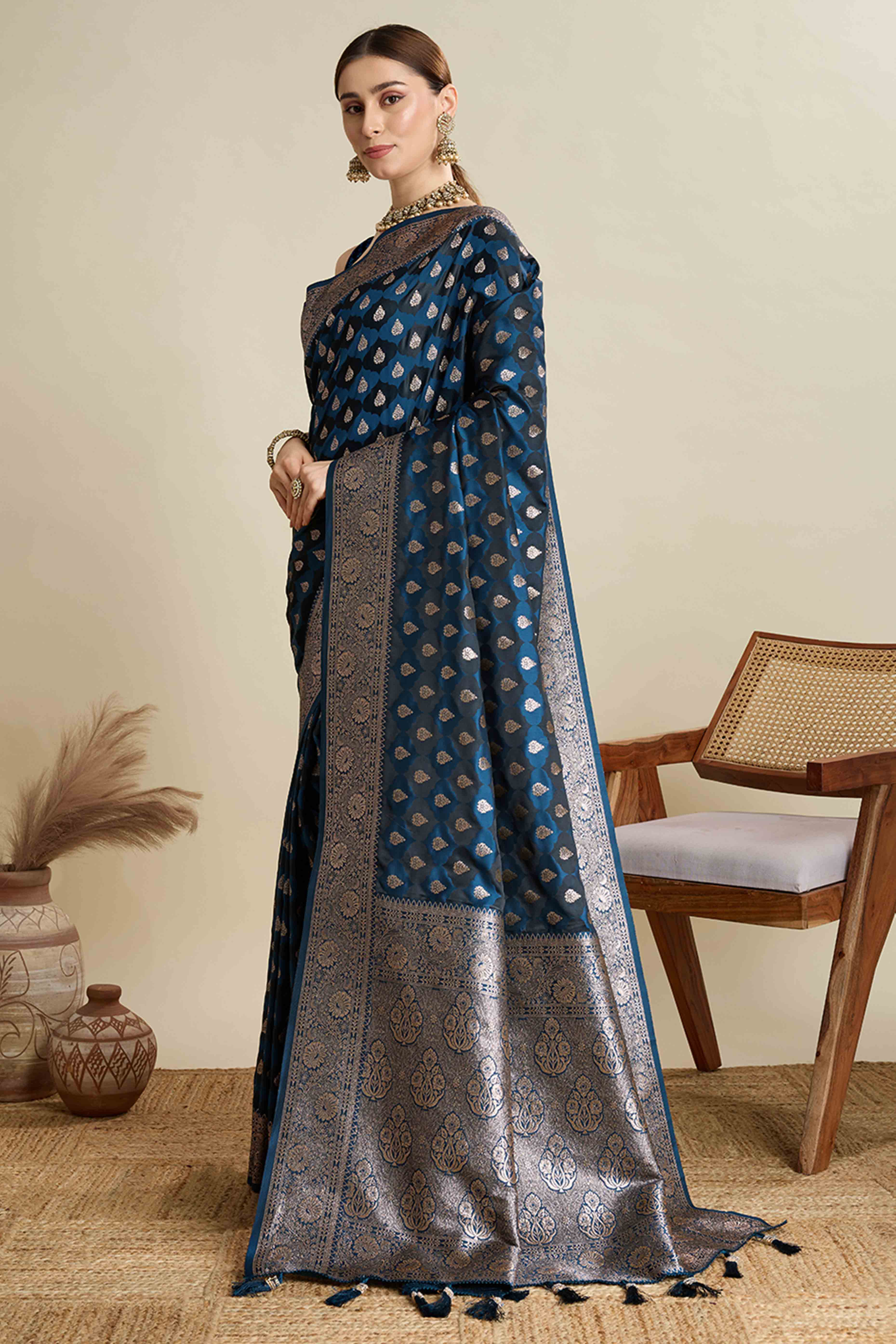 Blue Pure Silk Saree Featuring Traditional Banarasi Zari Weaving Patterns