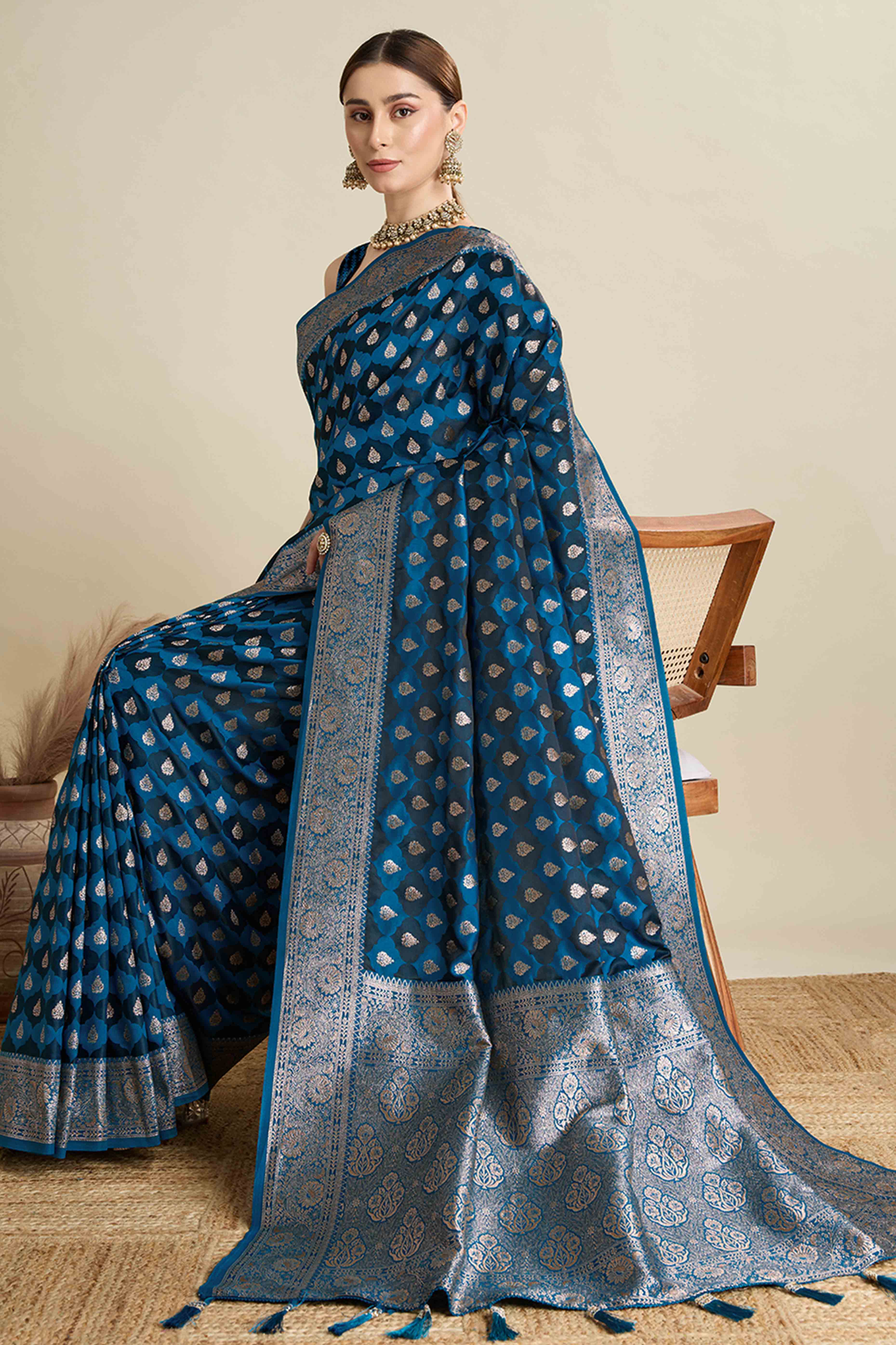 Blue Pure Silk Saree Featuring Traditional Banarasi Zari Weaving Patterns