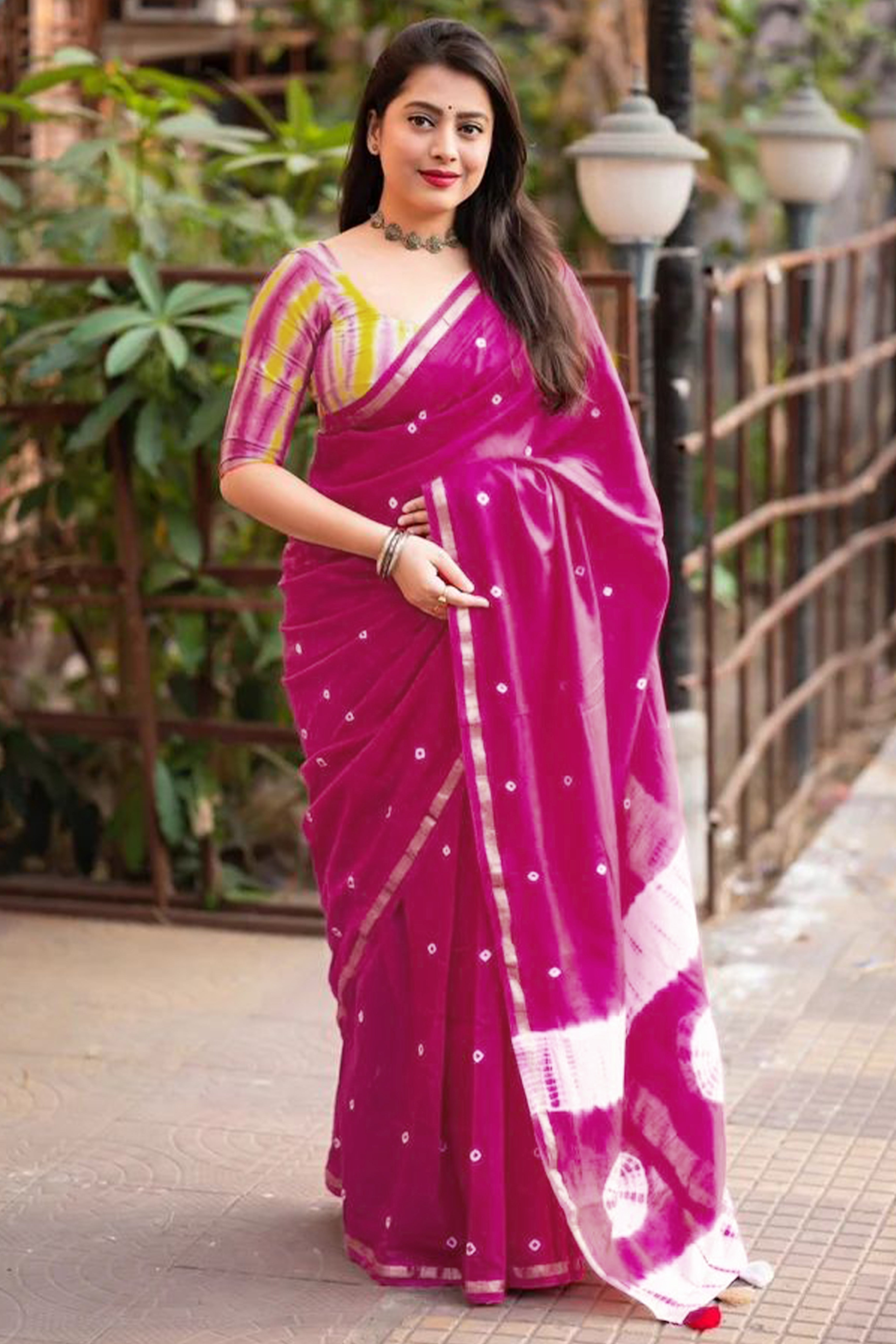 Pink Linen Cotton Saree Adorned with Vibrant Bandhani Prints and Breezy Texture