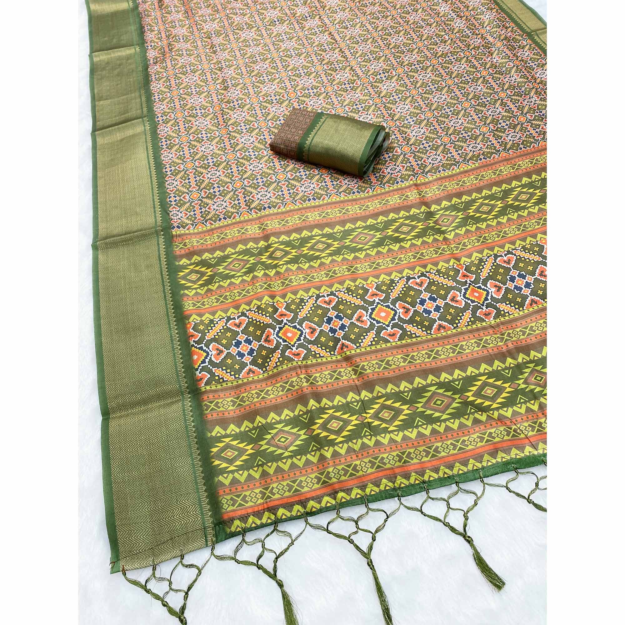 Mehendi Green Dola Silk Saree Featuring Traditional Patan Patola Print