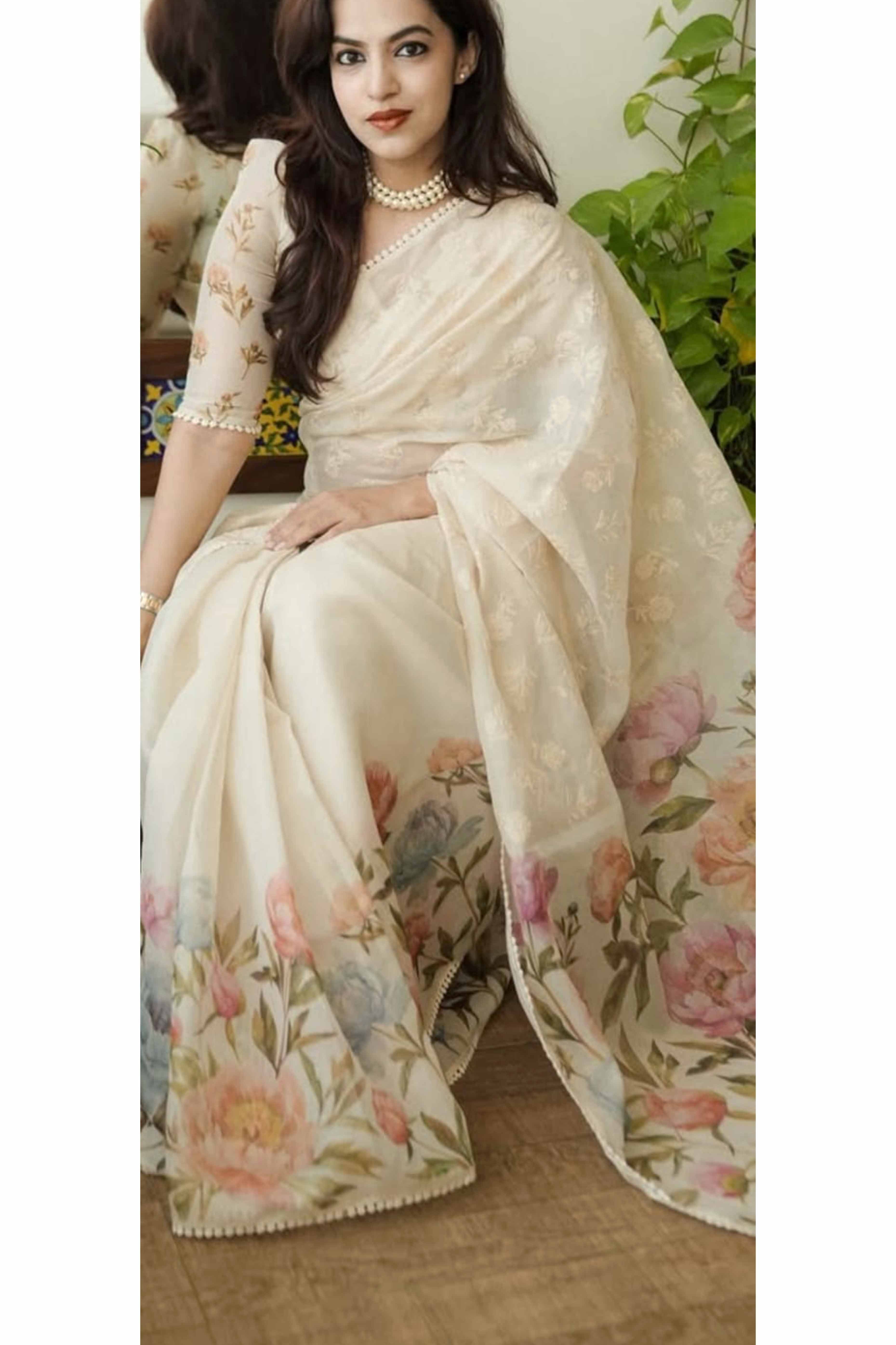 Cream Floral Printed Silk Blend Saree With Delicate Zari Work