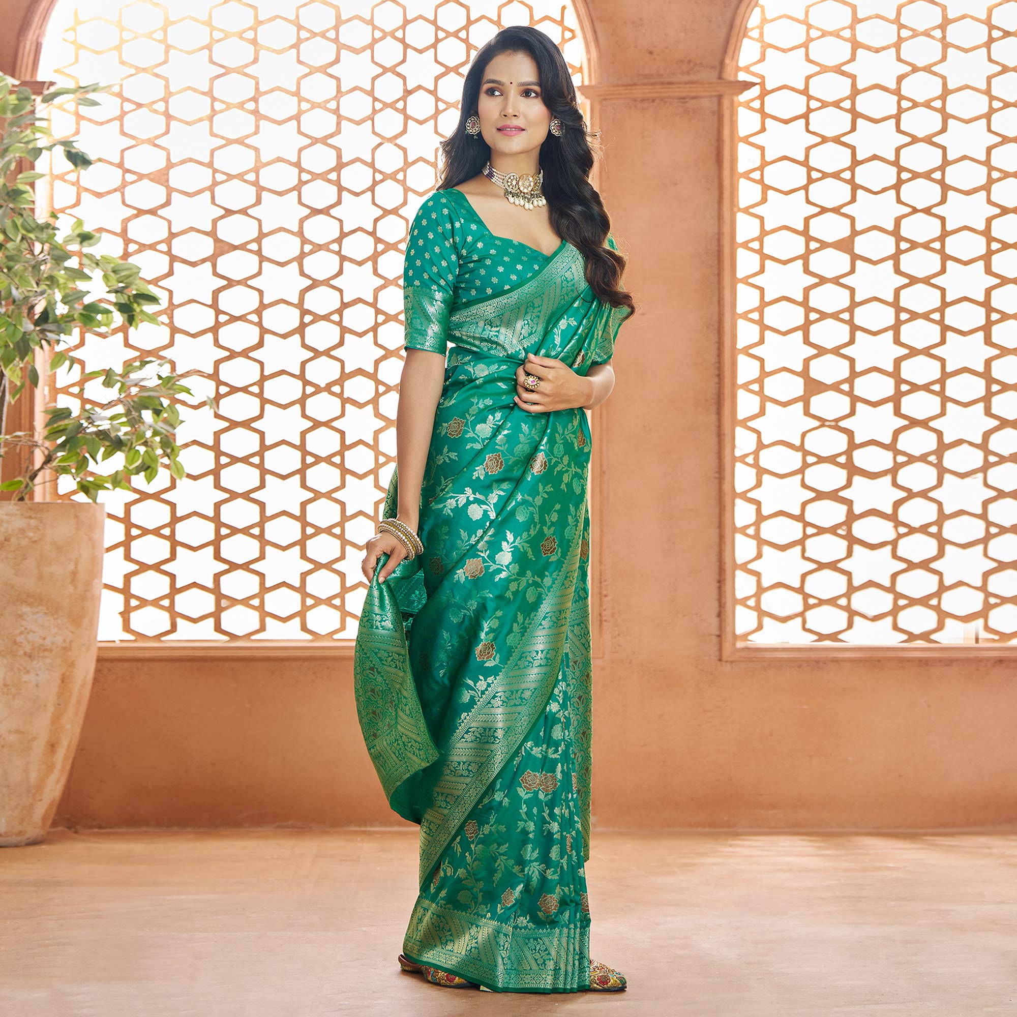 Rama Green Floral Woven Pure Banarasi Silk Saree