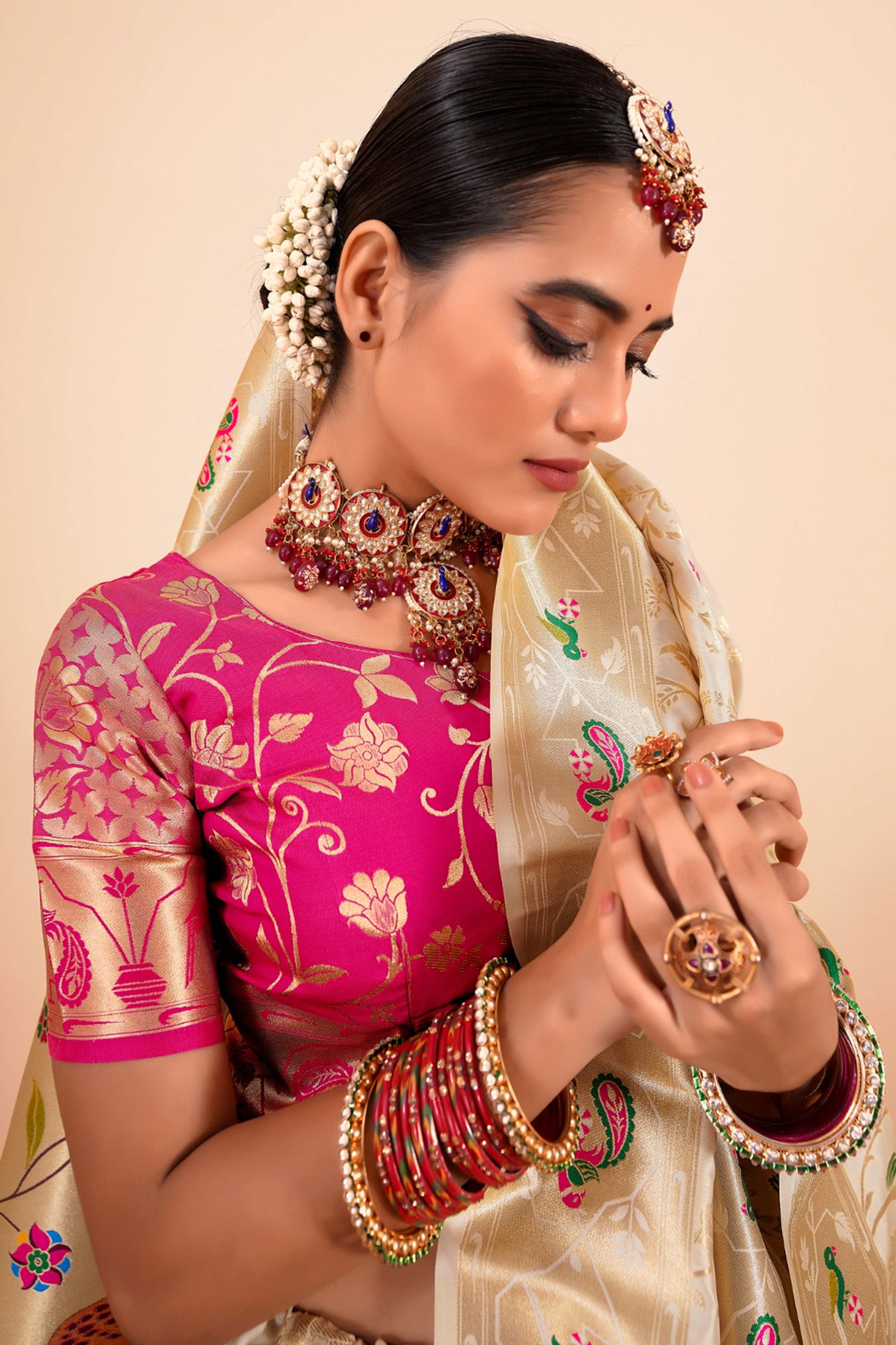 Off White Floral Zari Weaving Pure Silk Paithani Saree