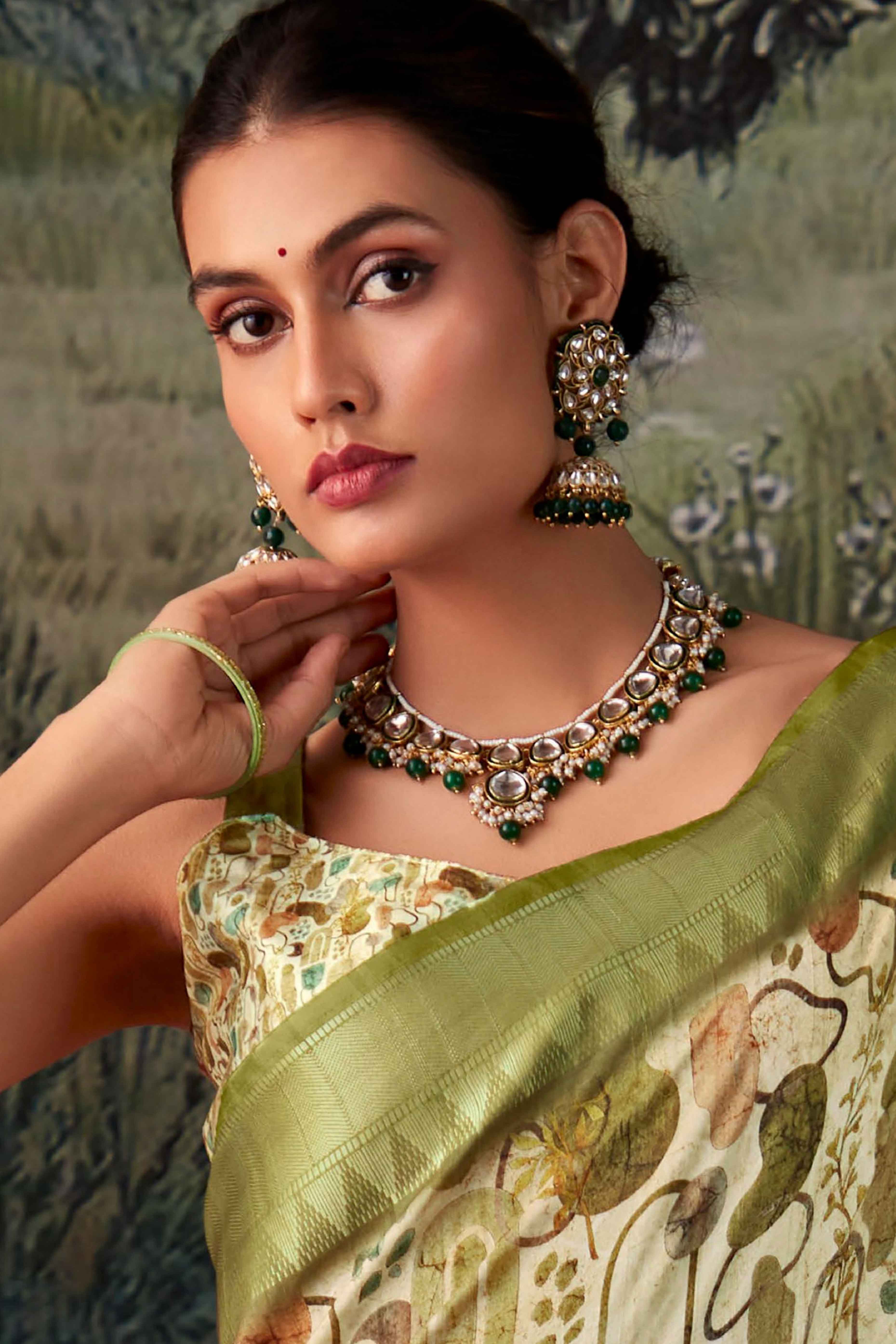 Trendy Digital Printed Silk Blend Saree in Green