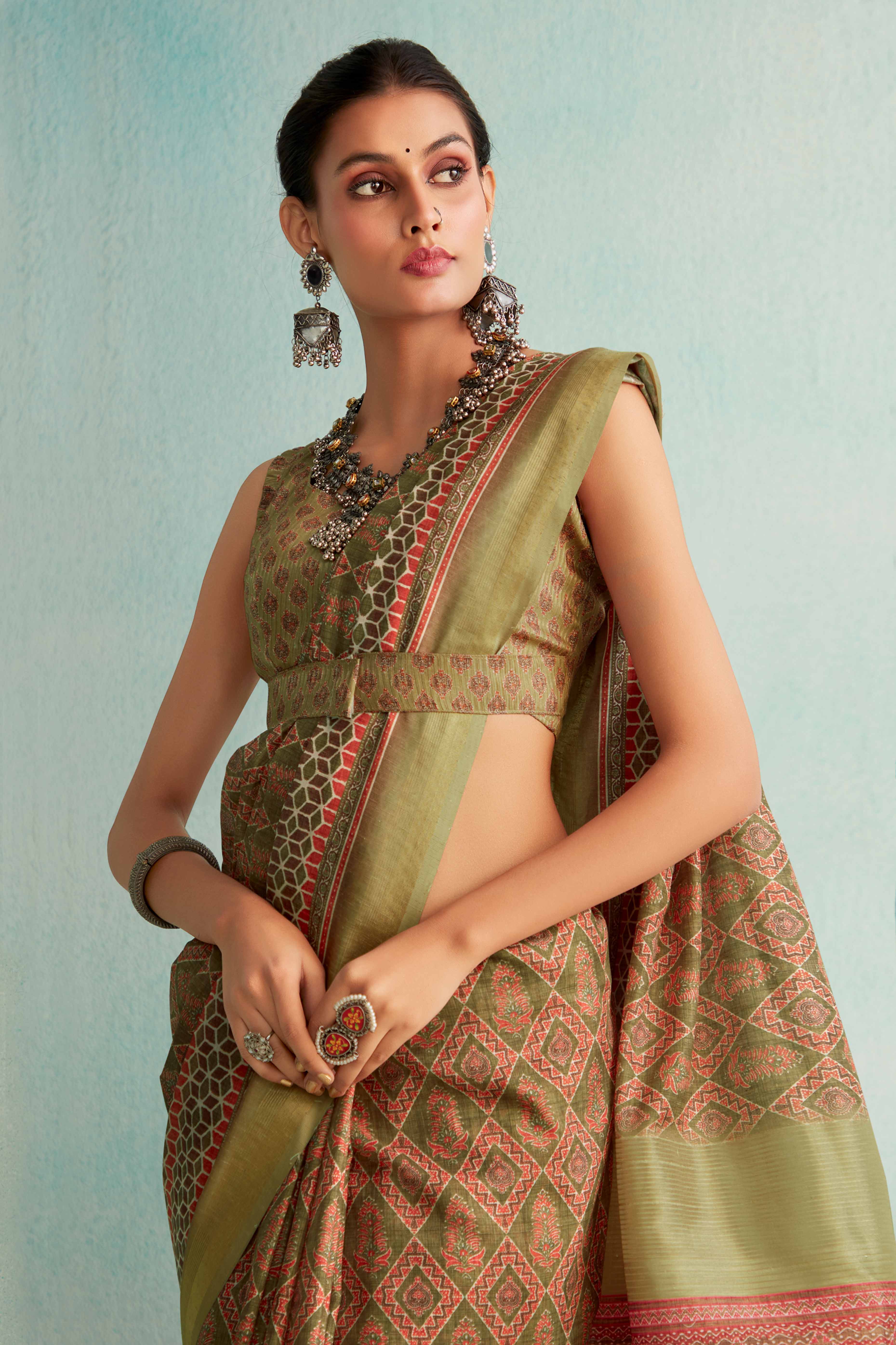Designer Mehandi Green Handloom Saree with Digital Print on Silk Blend Fabric
