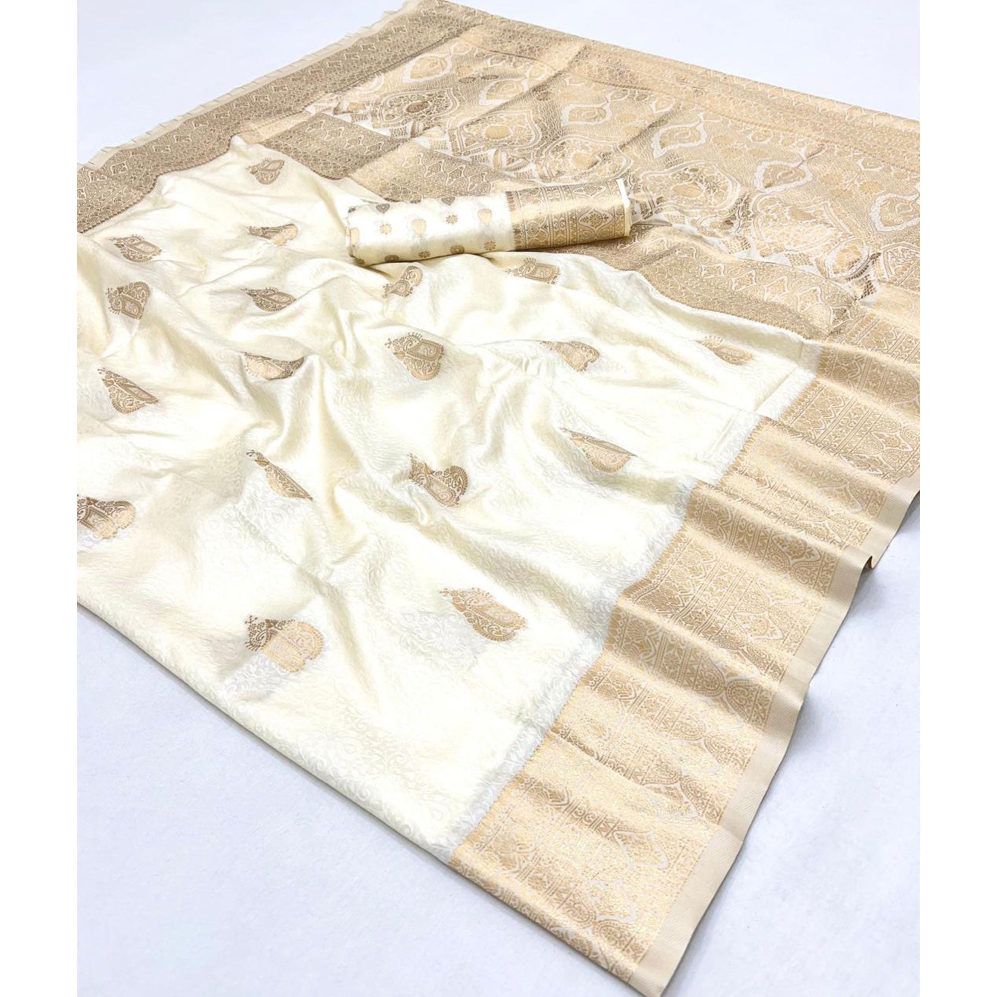 White Floral Zari Weaving Banarasi Silk Saree