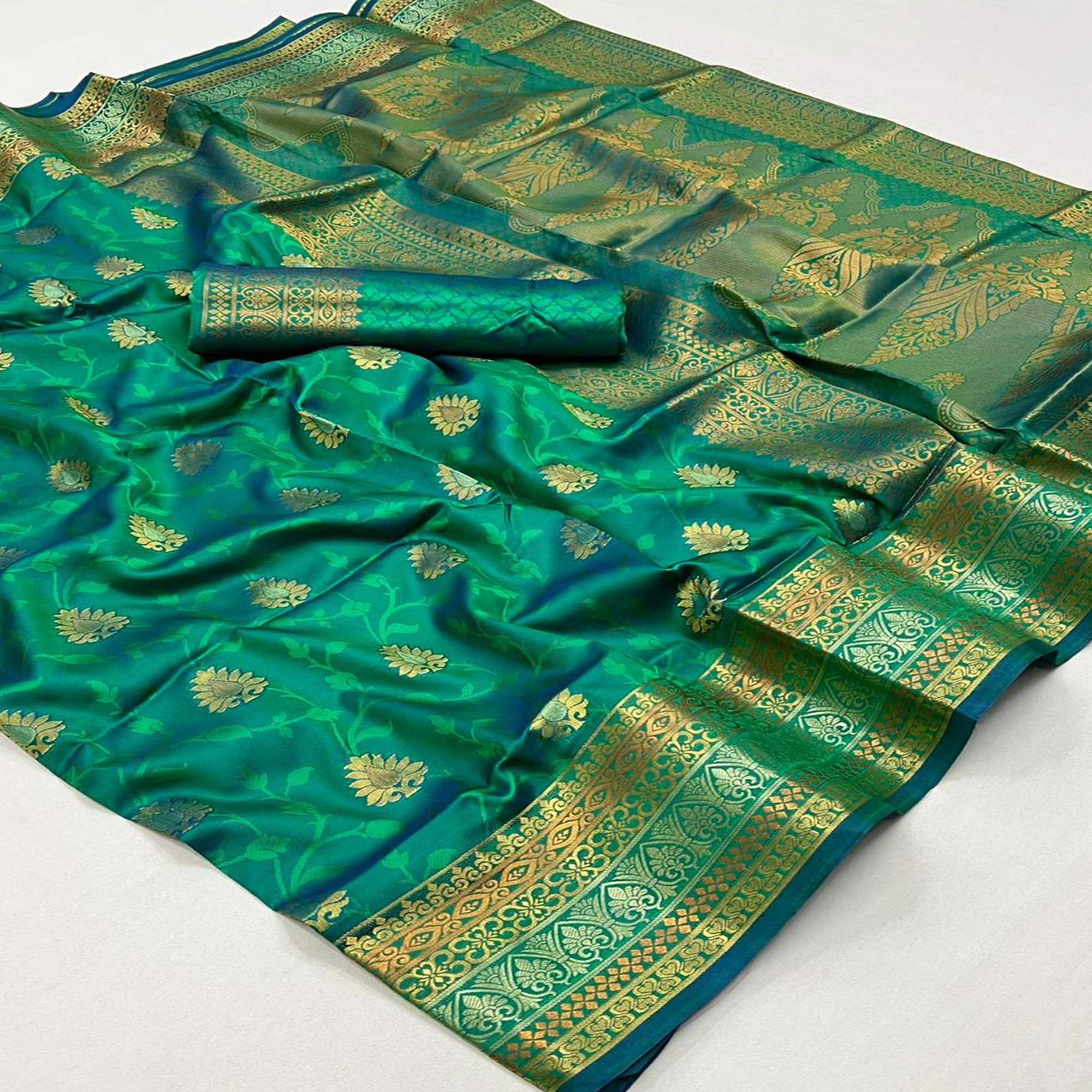 Emerald Green Floral Zari Work Woven Banarasi Silk Saree