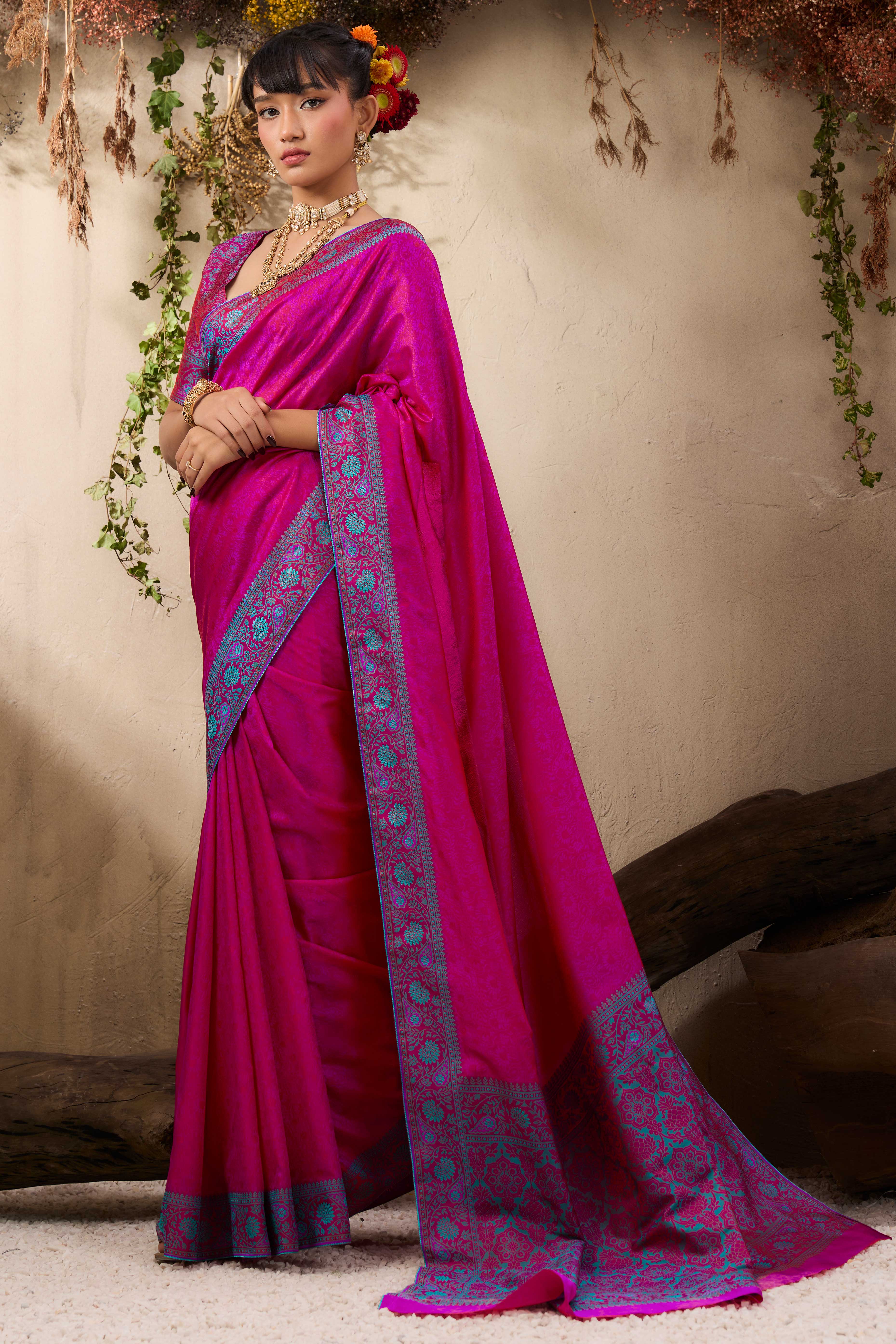 Magenta Pure Silk Kanjivaram Handloom Saree Enhanced with Zari Woven Patterns