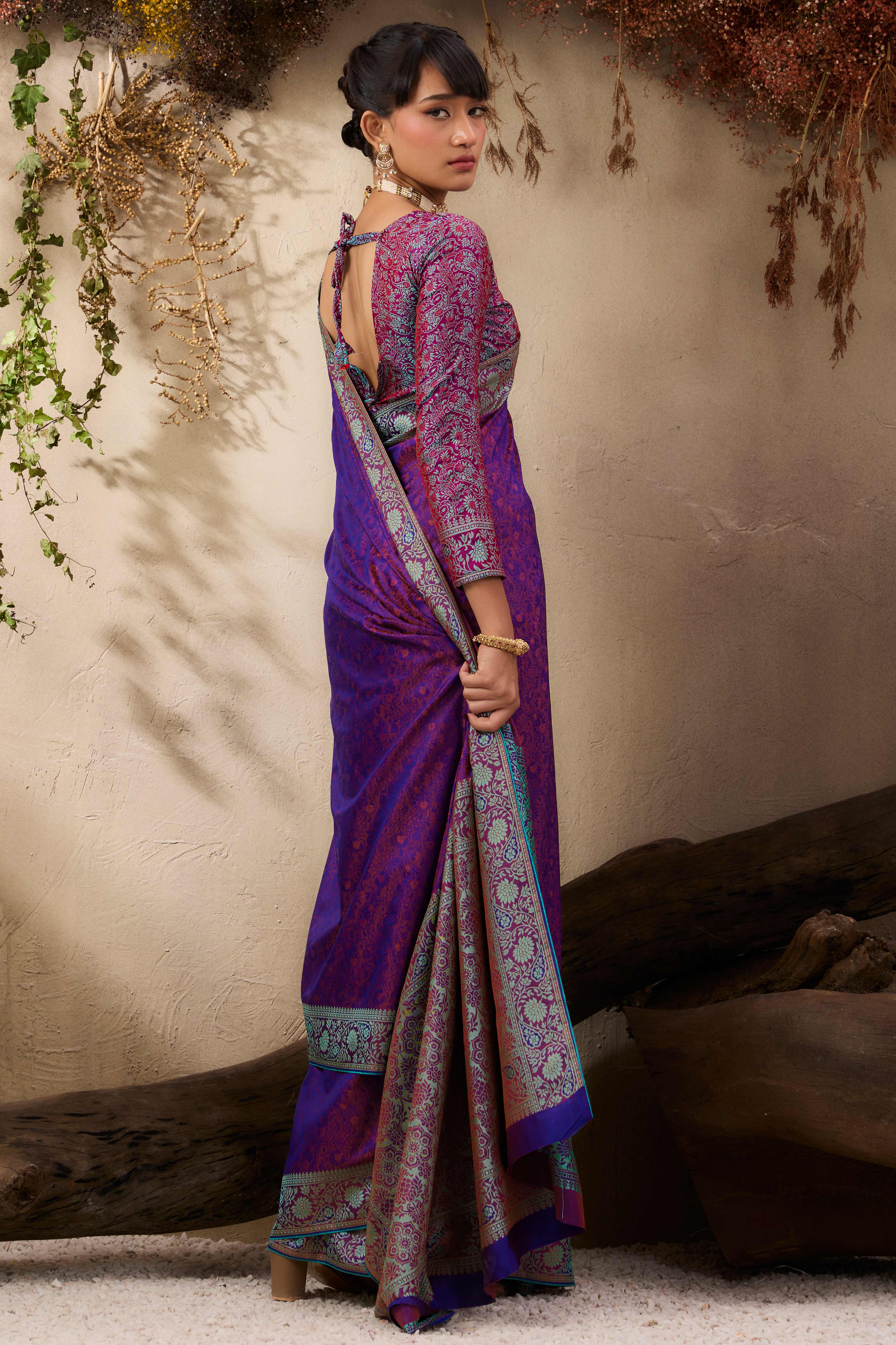 Purple Pure Silk Kanjivaram Handloom Saree Enhanced with Zari Woven Patterns