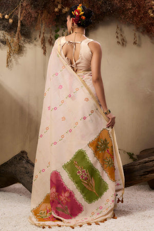 Cream Lightweight Munga Cotton Blend Handloom Saree Featuring Floral Weaving