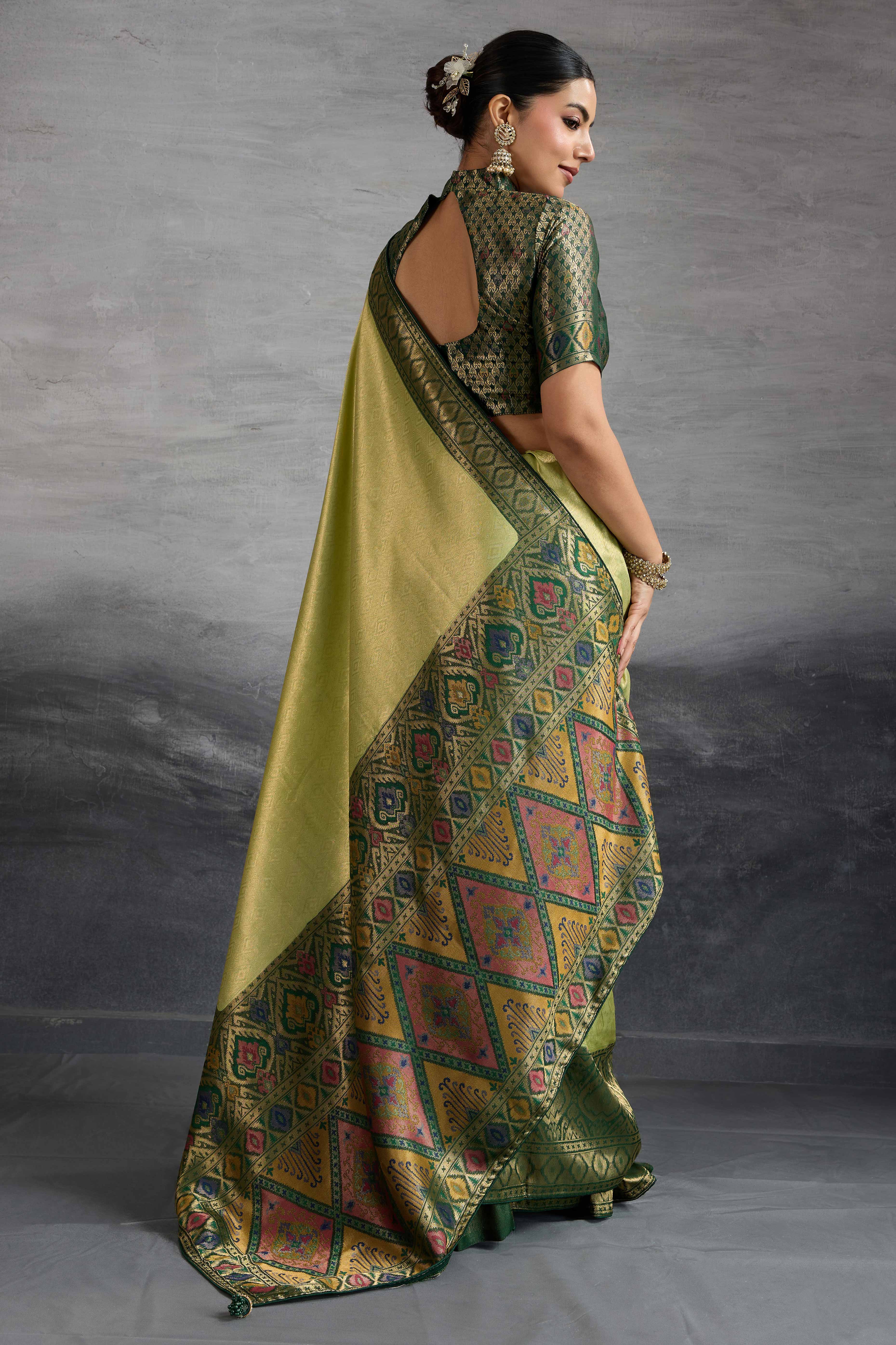 Olive Green Kanjivaram Silk Saree With Traditional Kadiyal Style Zari Weaving &  Meenakari Pallu