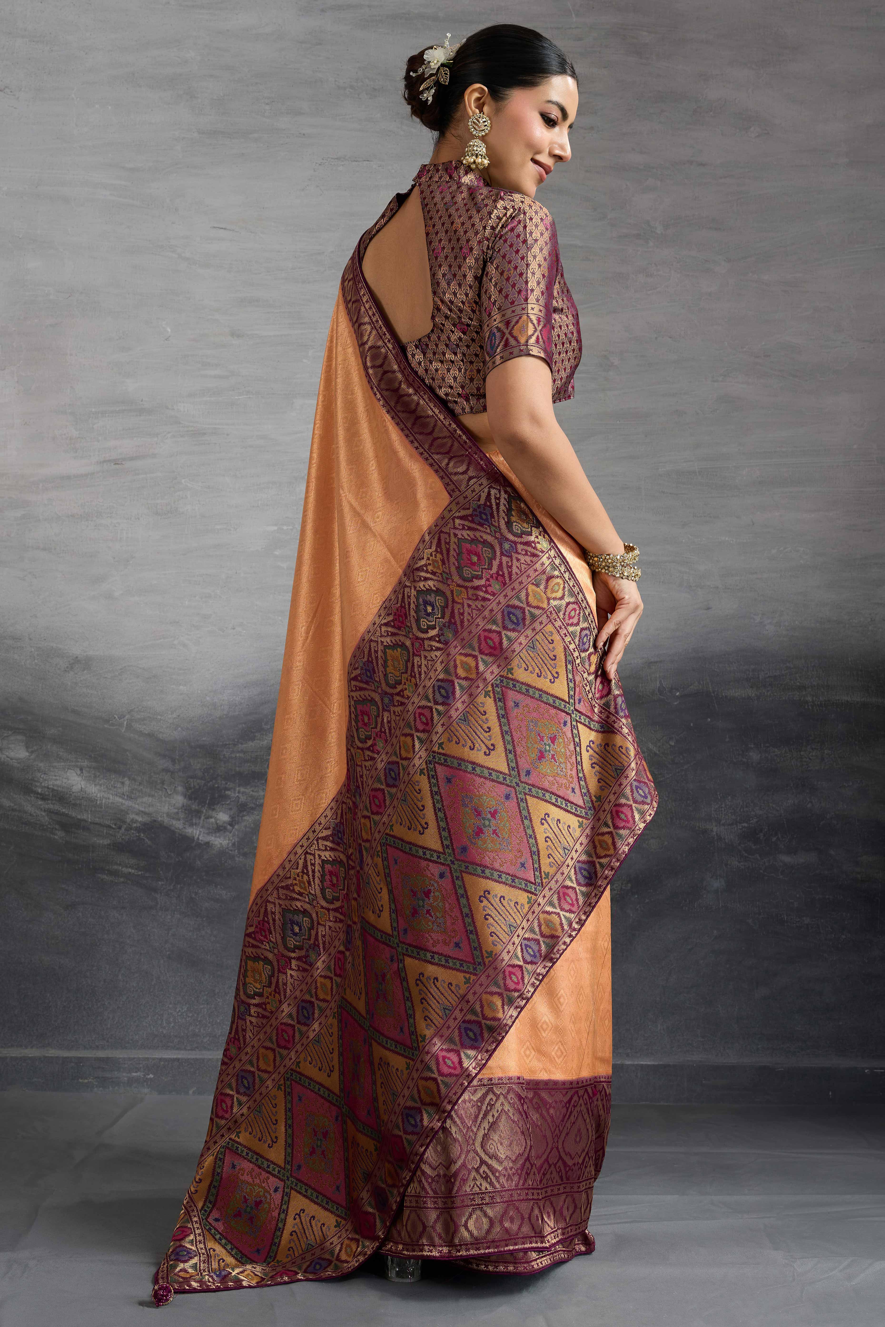 Peach Kanjivaram Silk Saree With Traditional Kadiyal Style Zari Weaving &  Meenakari Pallu