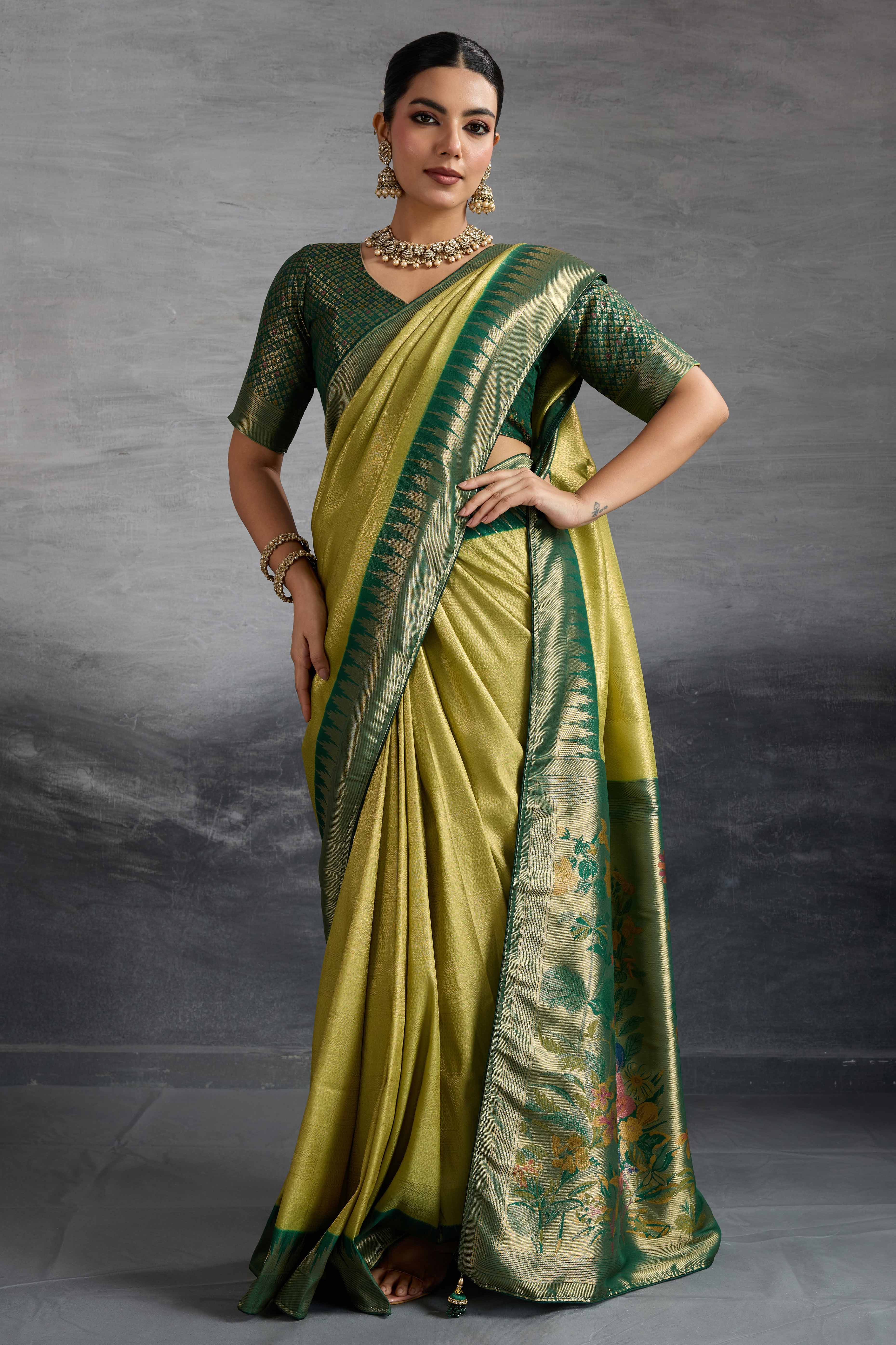 Green Silk Kanjivaram Saree Enhanced With Kadiyal Weaving Borders