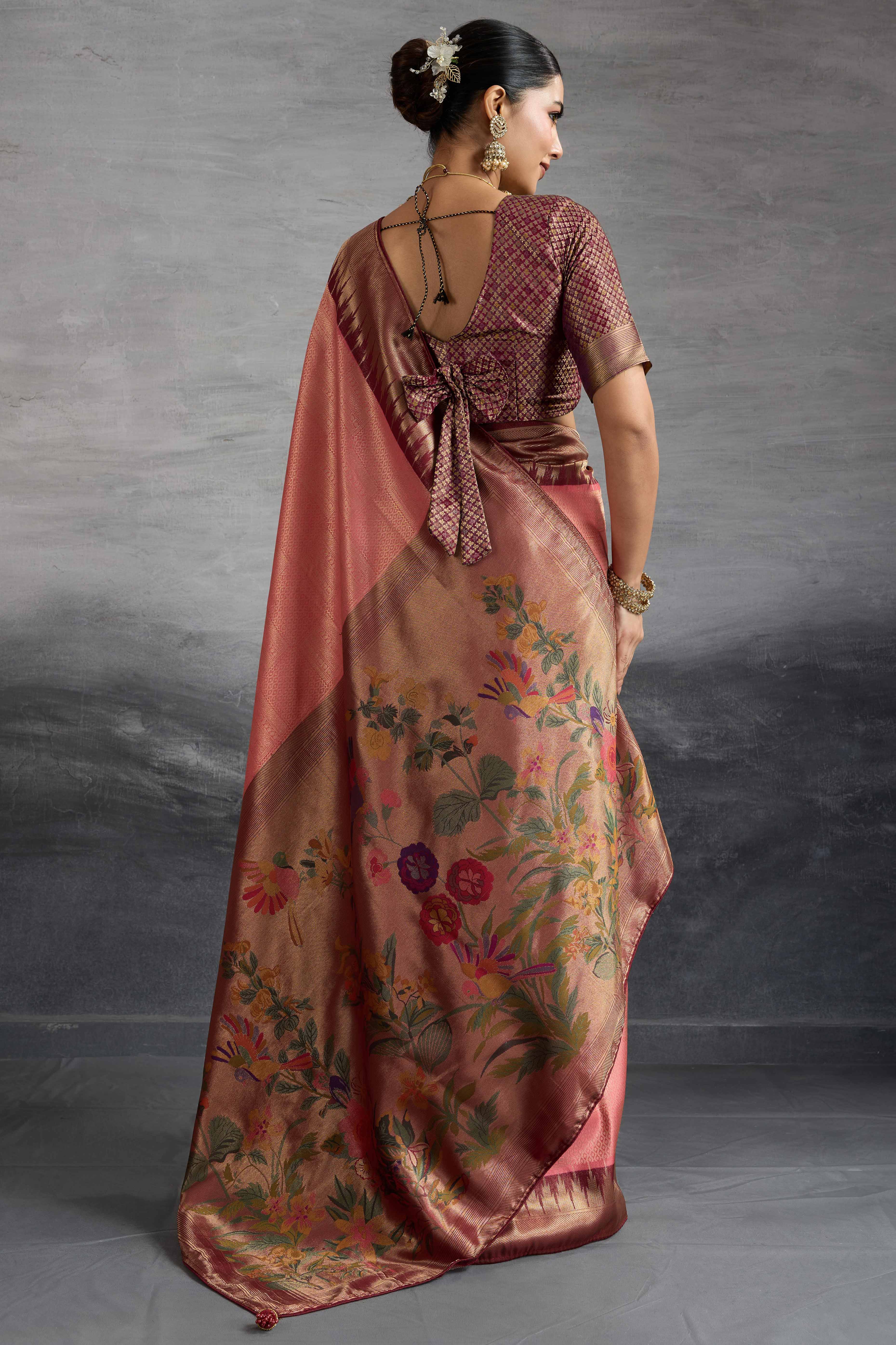 Peach Silk Kanjivaram Saree Enhanced With Kadiyal Weaving Borders