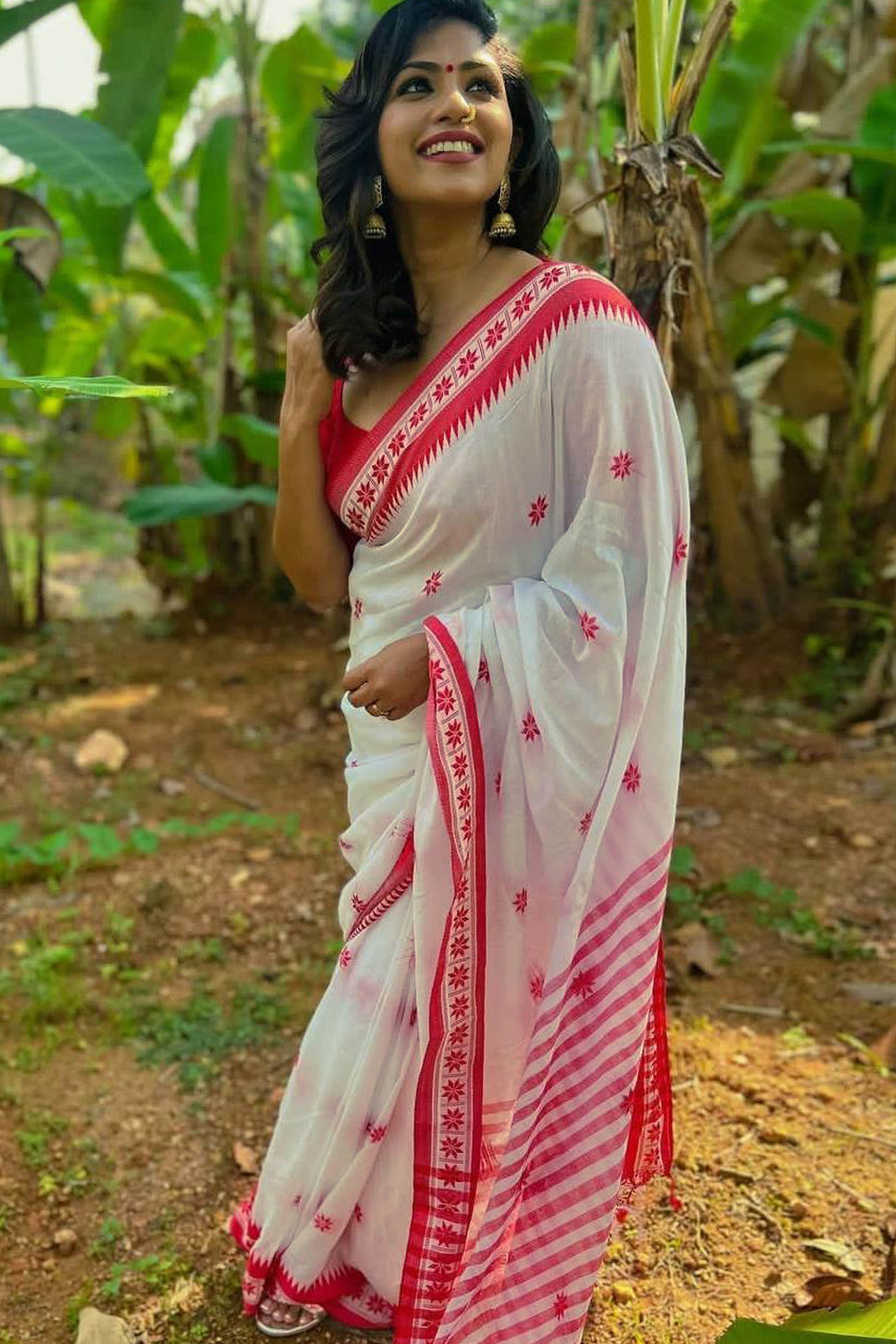 White Traditional Weaving Linen Saree Ideal for Durga Pooja and Spiritual Occasions