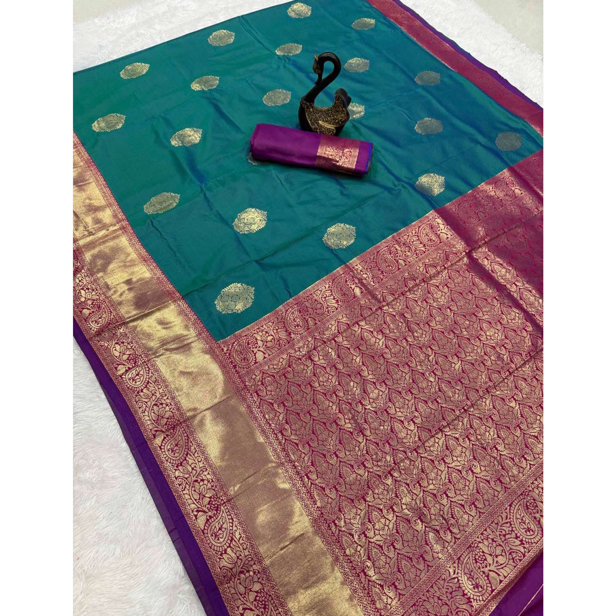 Morpich Green Authentic Kanjivaram Silk Saree Highlighted with Traditional Zari Butti Weaving