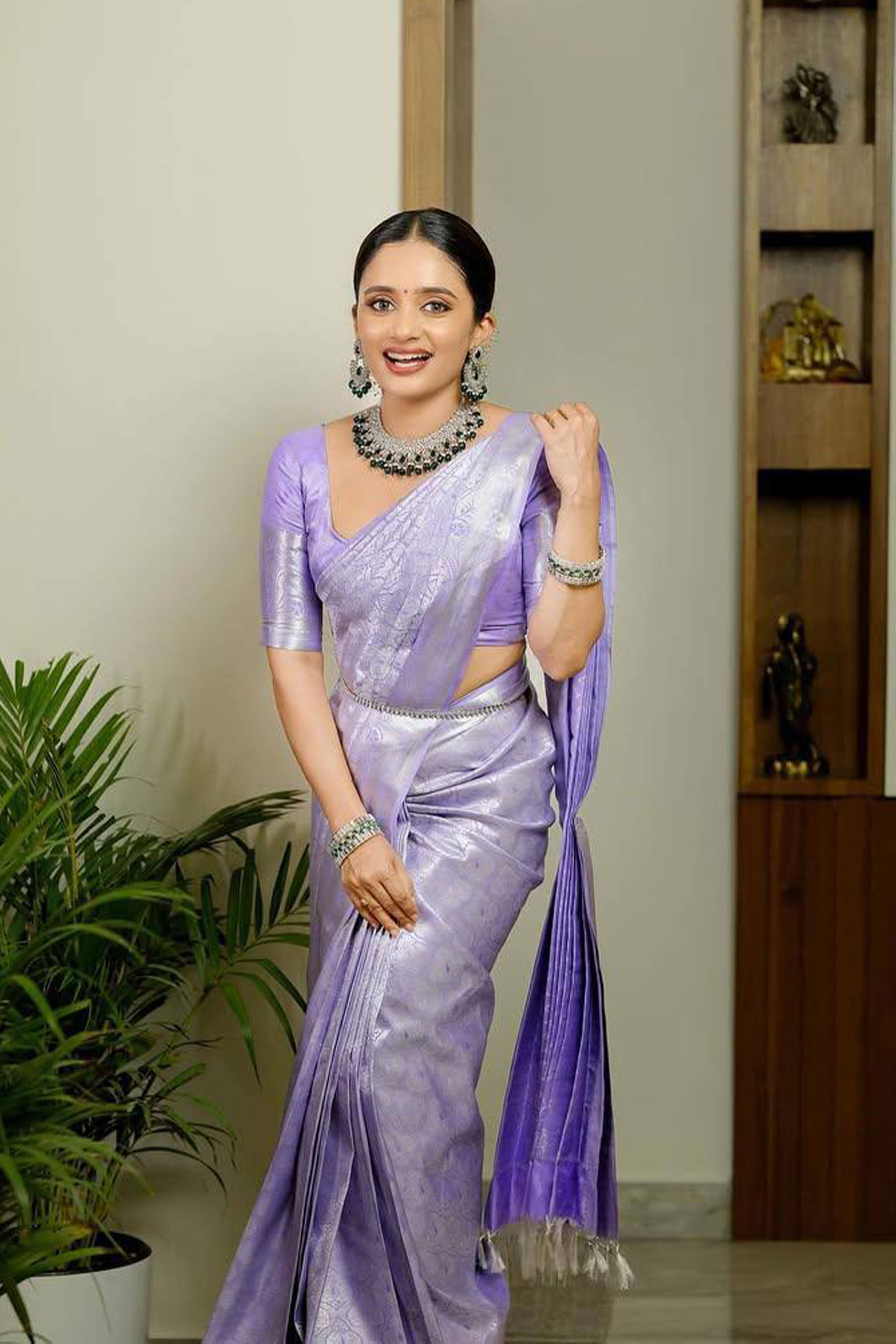 Lavender Pure Silk Banarasi Saree with Detailed Zari Borders and Woven Motifs