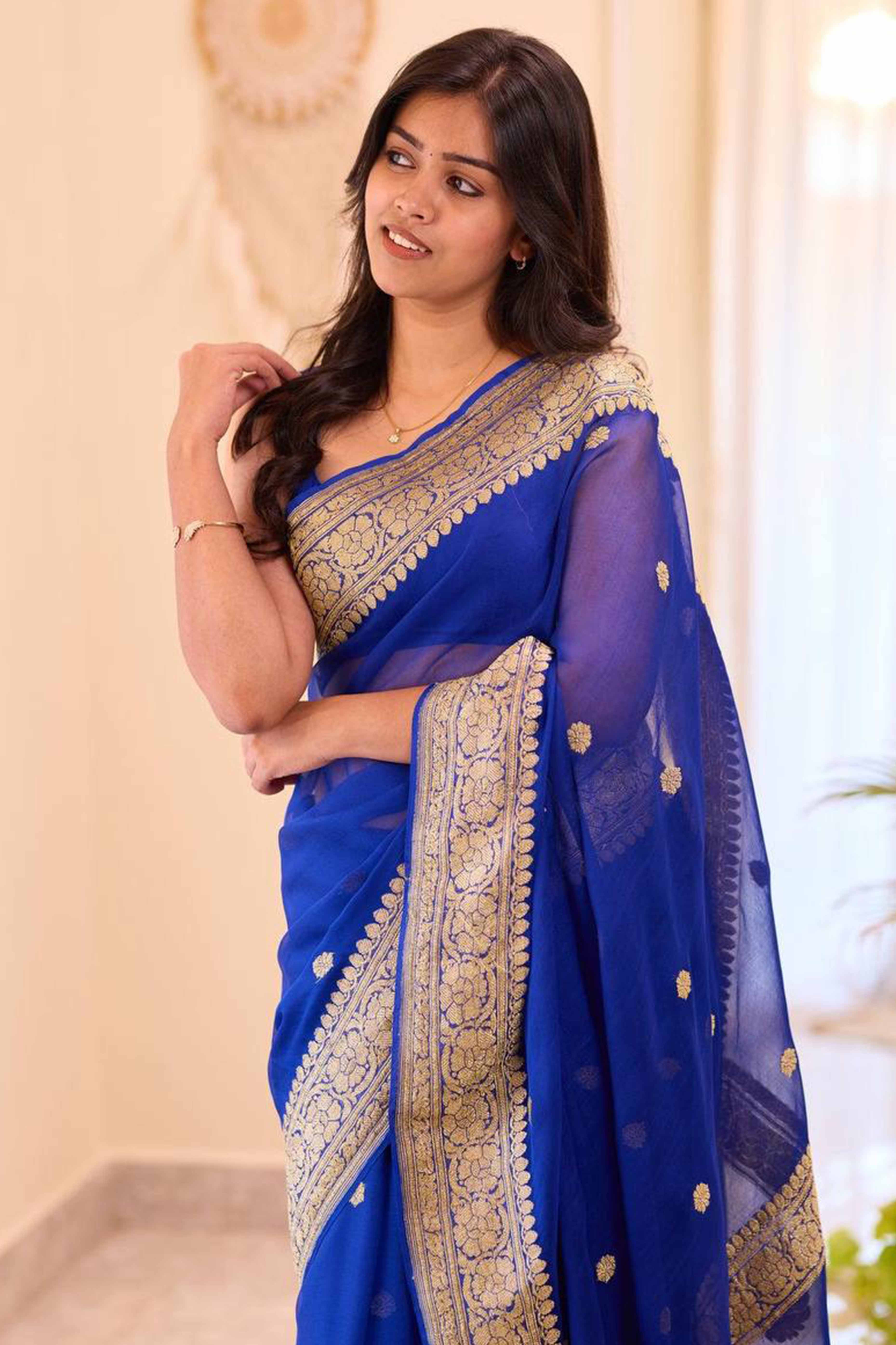 Sophisticated Blue Linen Saree with Traditional Butti Zari Weaving