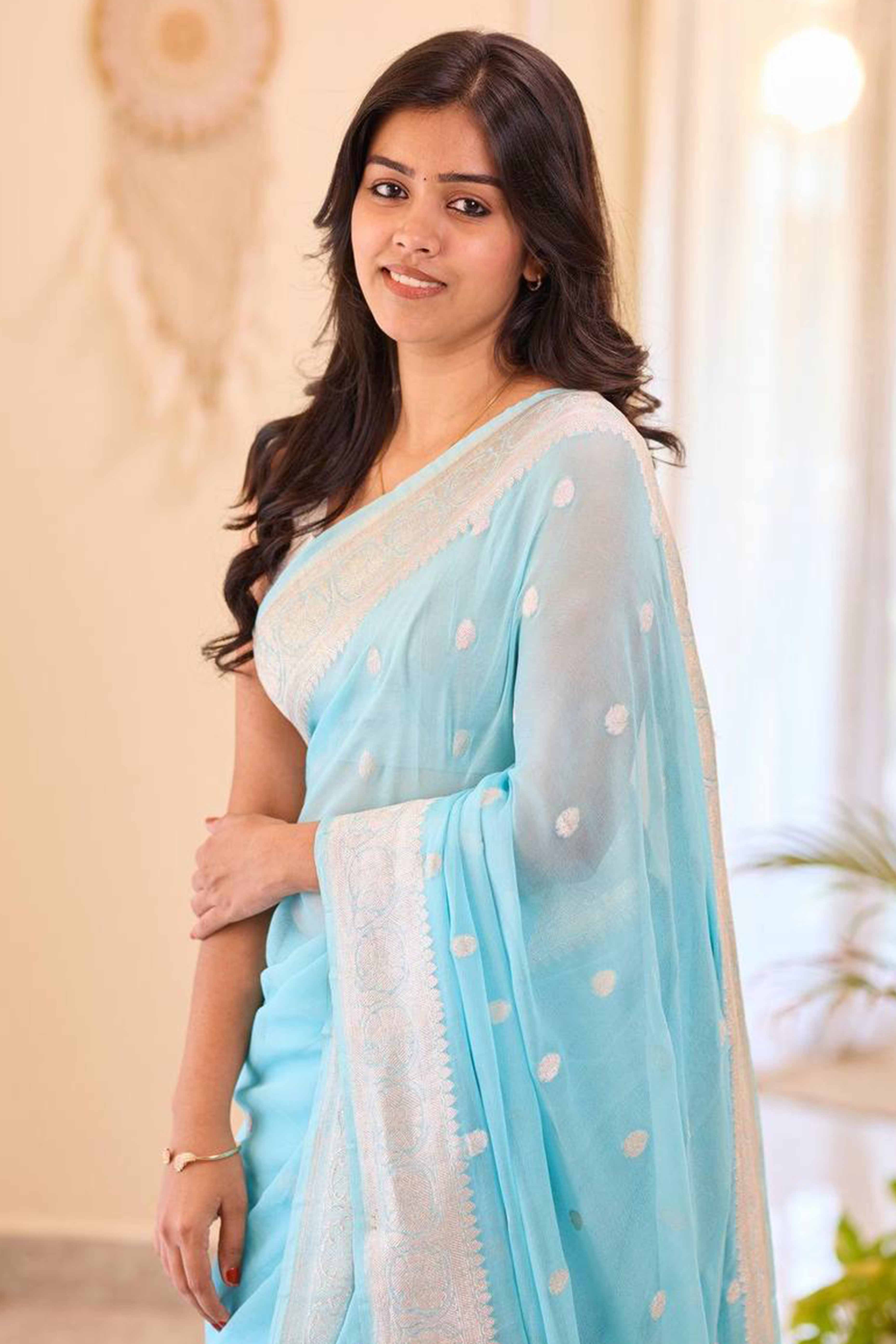 Sophisticated Sky Blue Linen Saree with Traditional Butti Zari Weaving