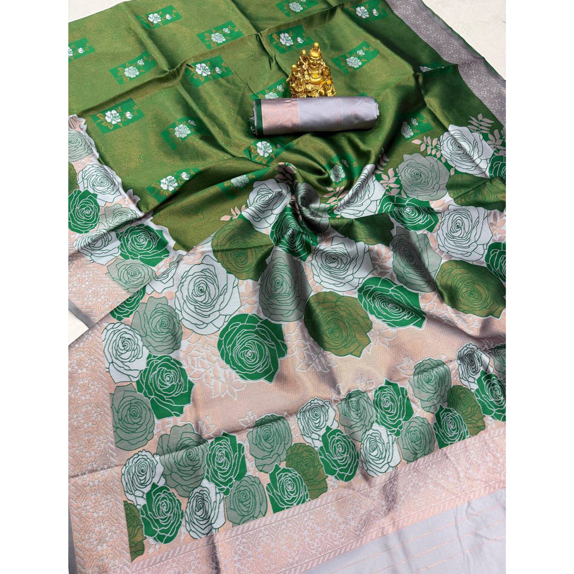 Green Handloom Banarasi Silk Saree Enhanced with Artistic Floral Zari Weaving for Timeless Appeal