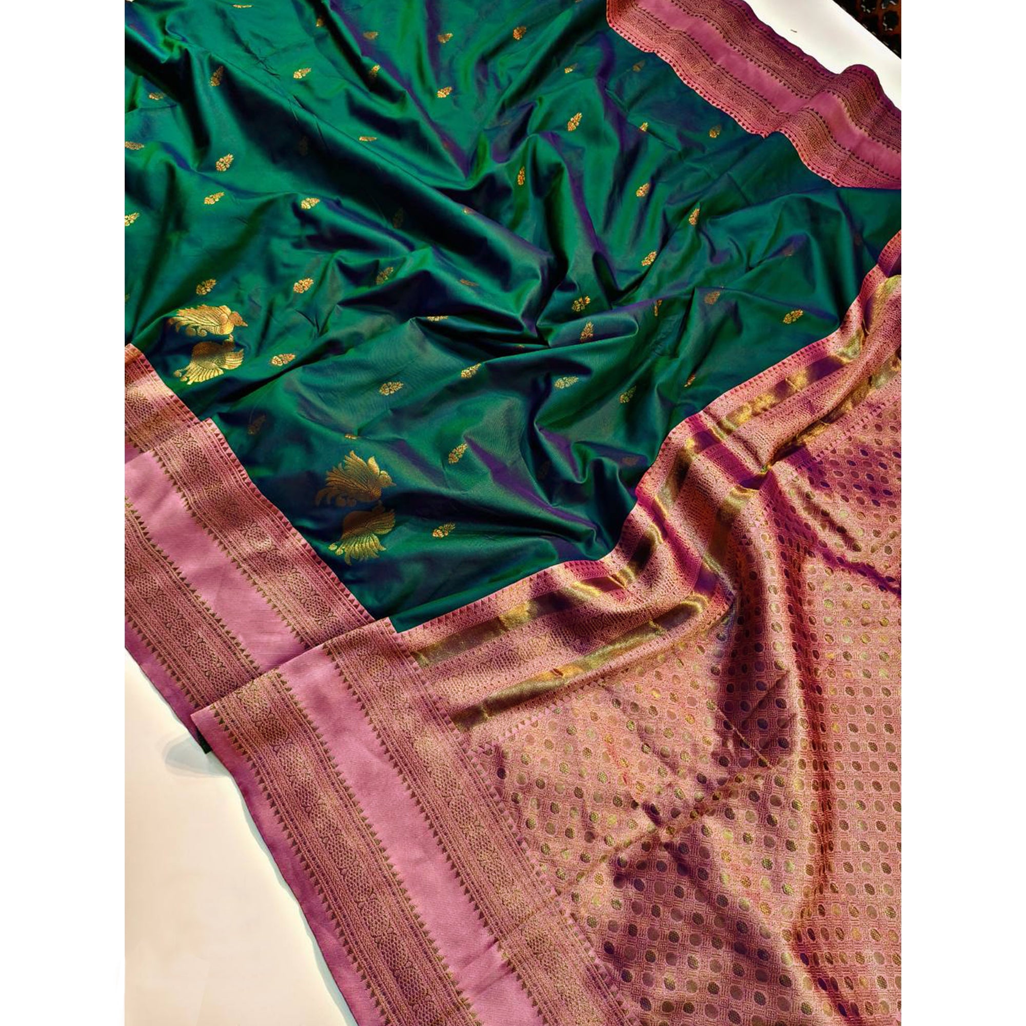Green Traditional Kanjivaram Silk Saree Featuring Classic Zari Butti Weaving