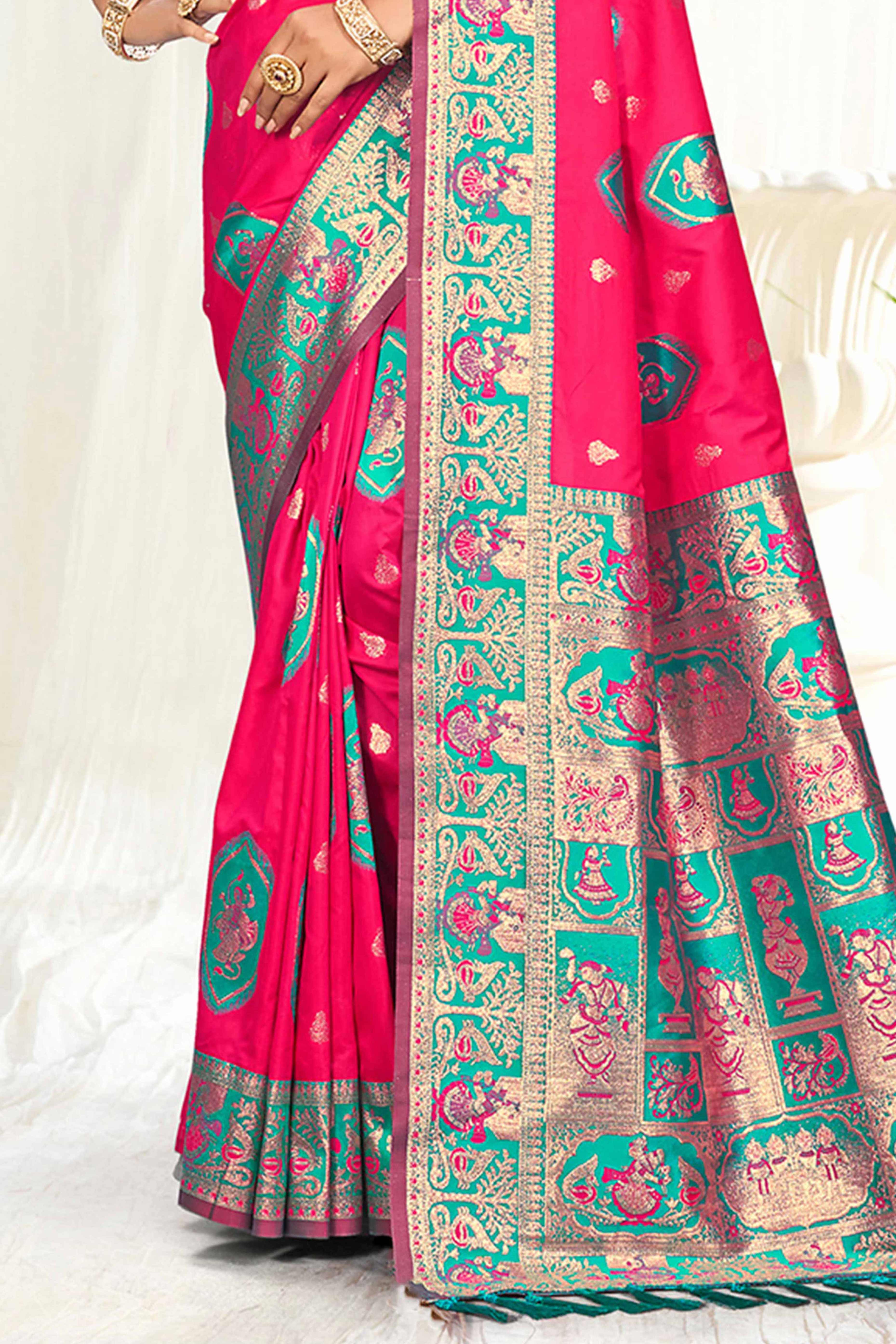 Mesmerizing Pink Traditional style Weaving Silk Blend Saree With Graceful Tassel Pallu