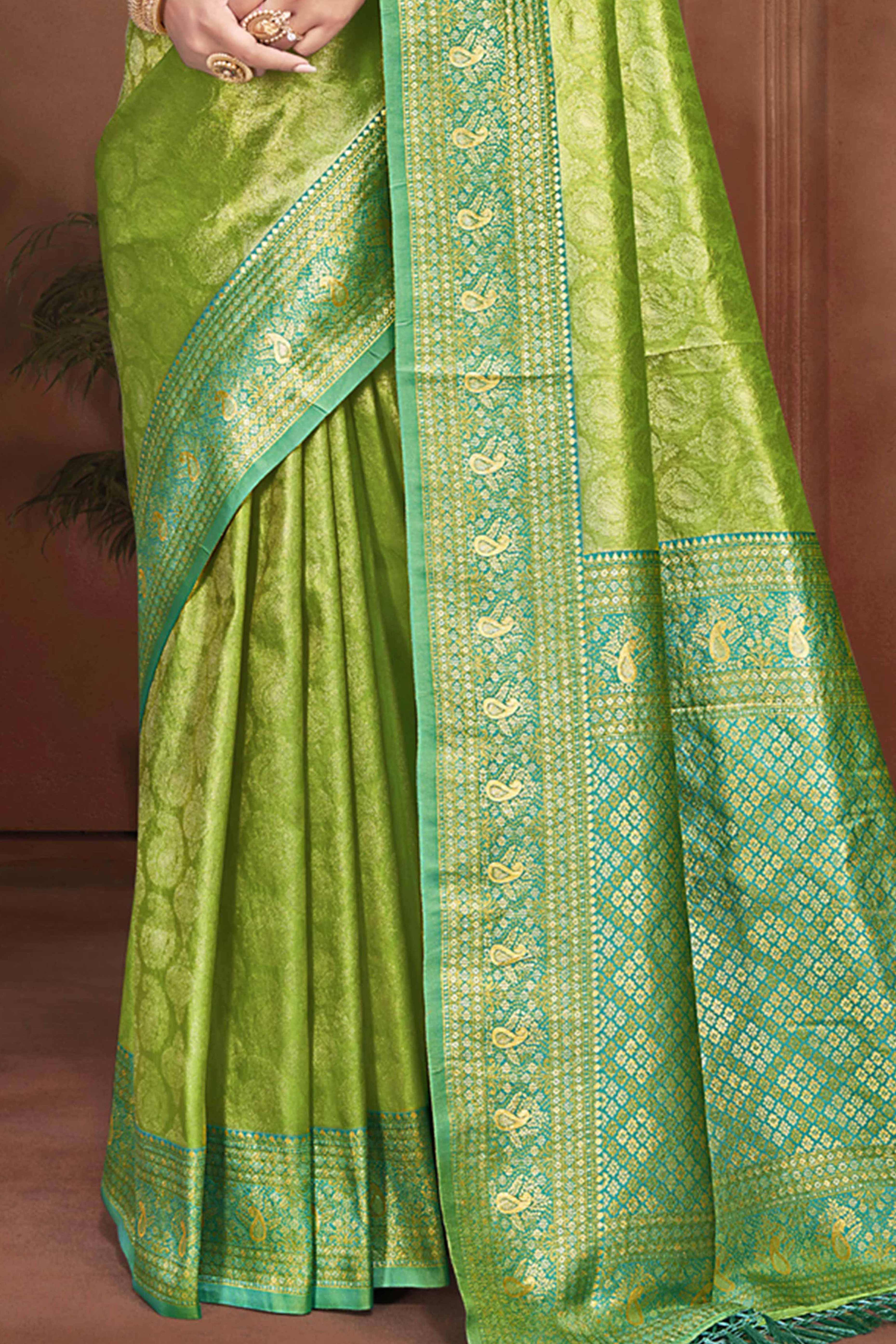 Exclusive Green Paisley & Floral Pattern Weaving Kanjivaram Silk Saree With Tassel Pallu