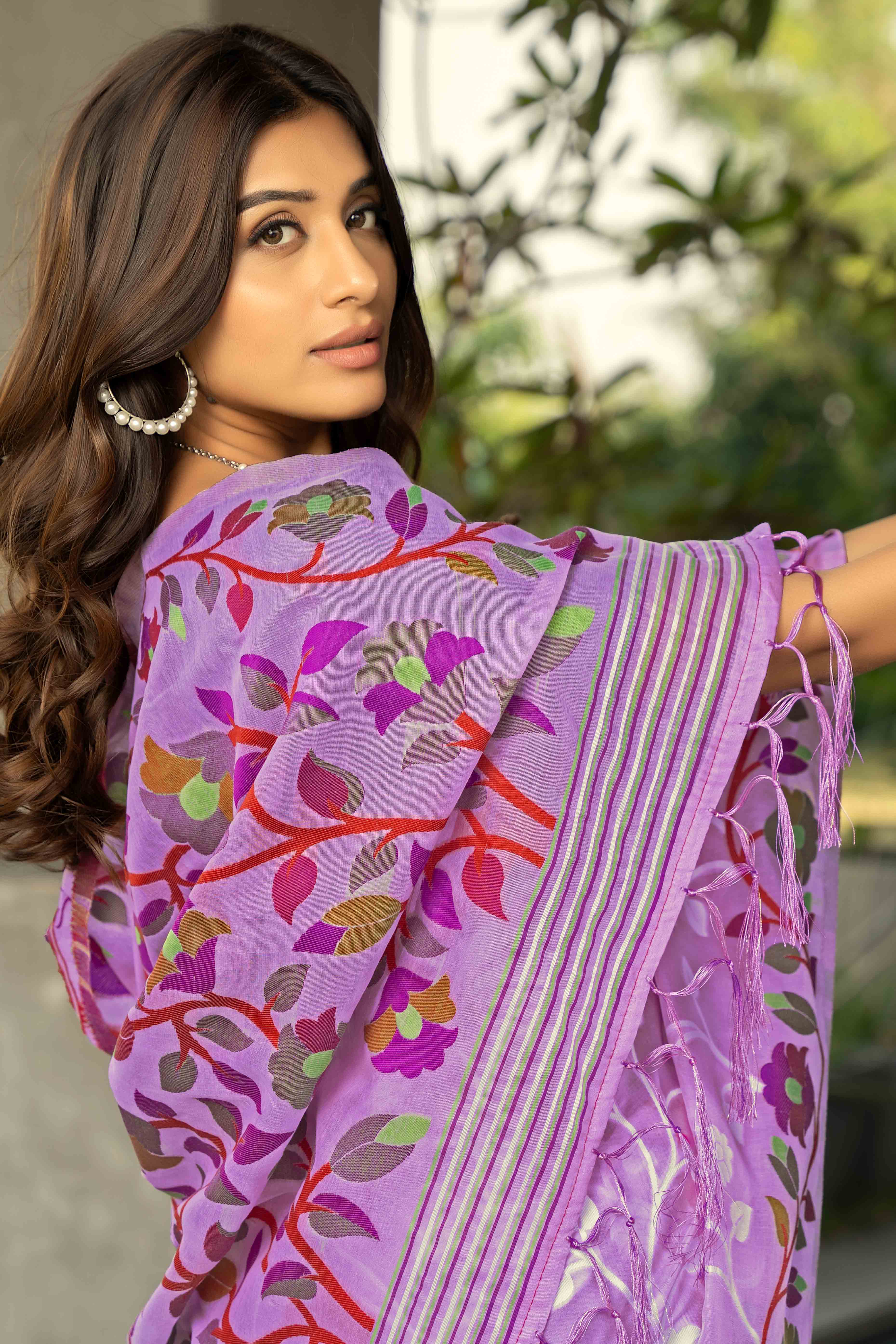 Lavender Floral Woven Cotton Jacquard Jamdani Saree With A Graceful Tassel Border
