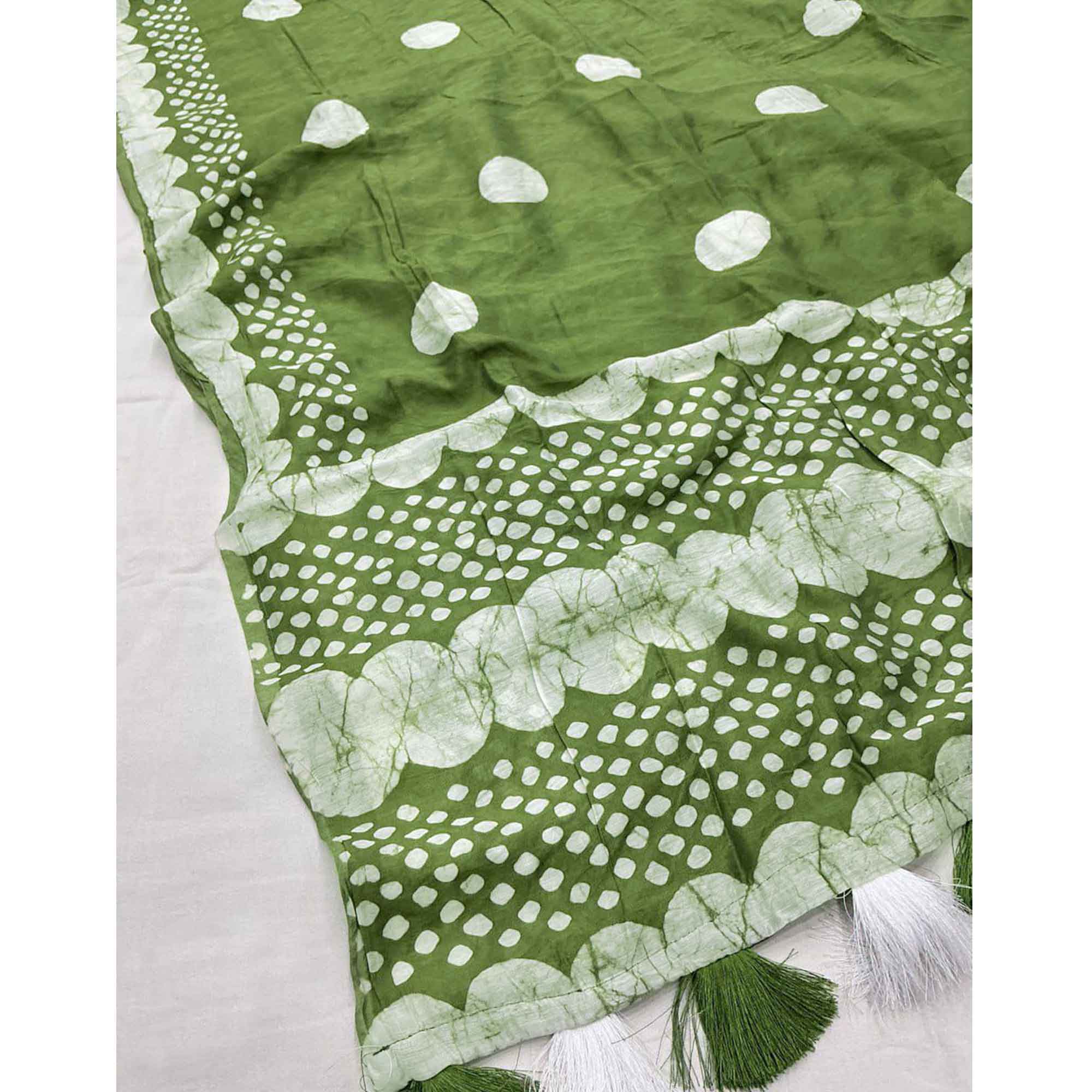 Green Linen Saree With Vibrant Polka Digital Print & Trendy Tassel Pallu