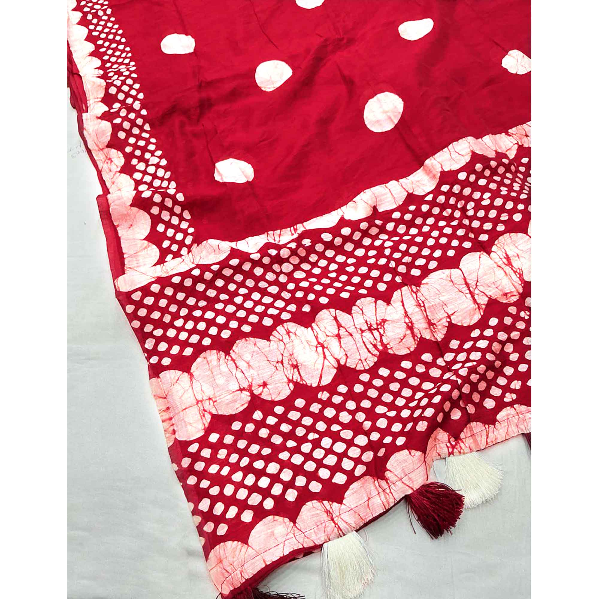 Maroon Linen Saree With Vibrant Polka Digital Print & Trendy Tassel Pallu