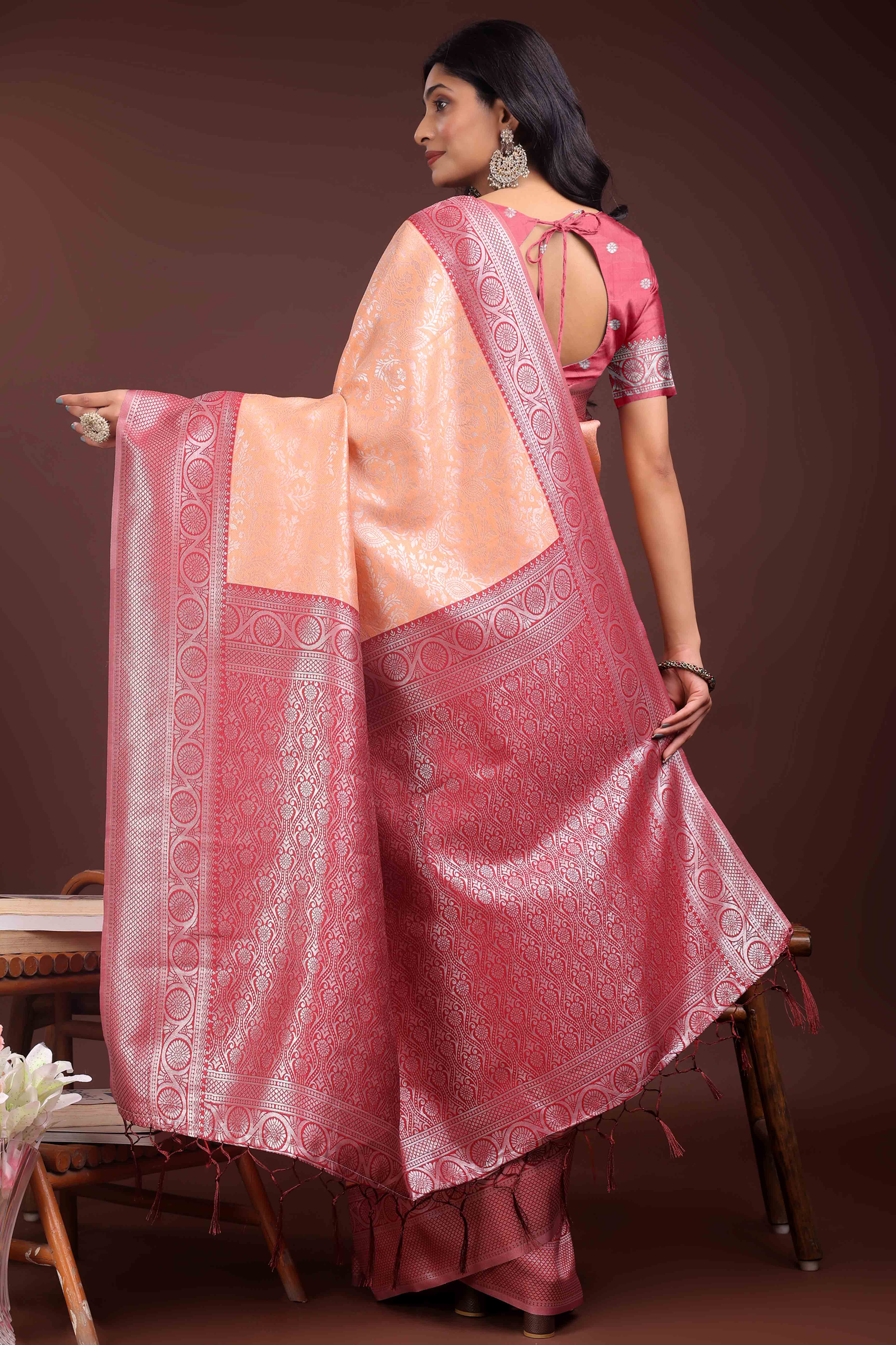 Peach Floral Zari Weaving Lichi Cotton Silk Saree With Tassel Border