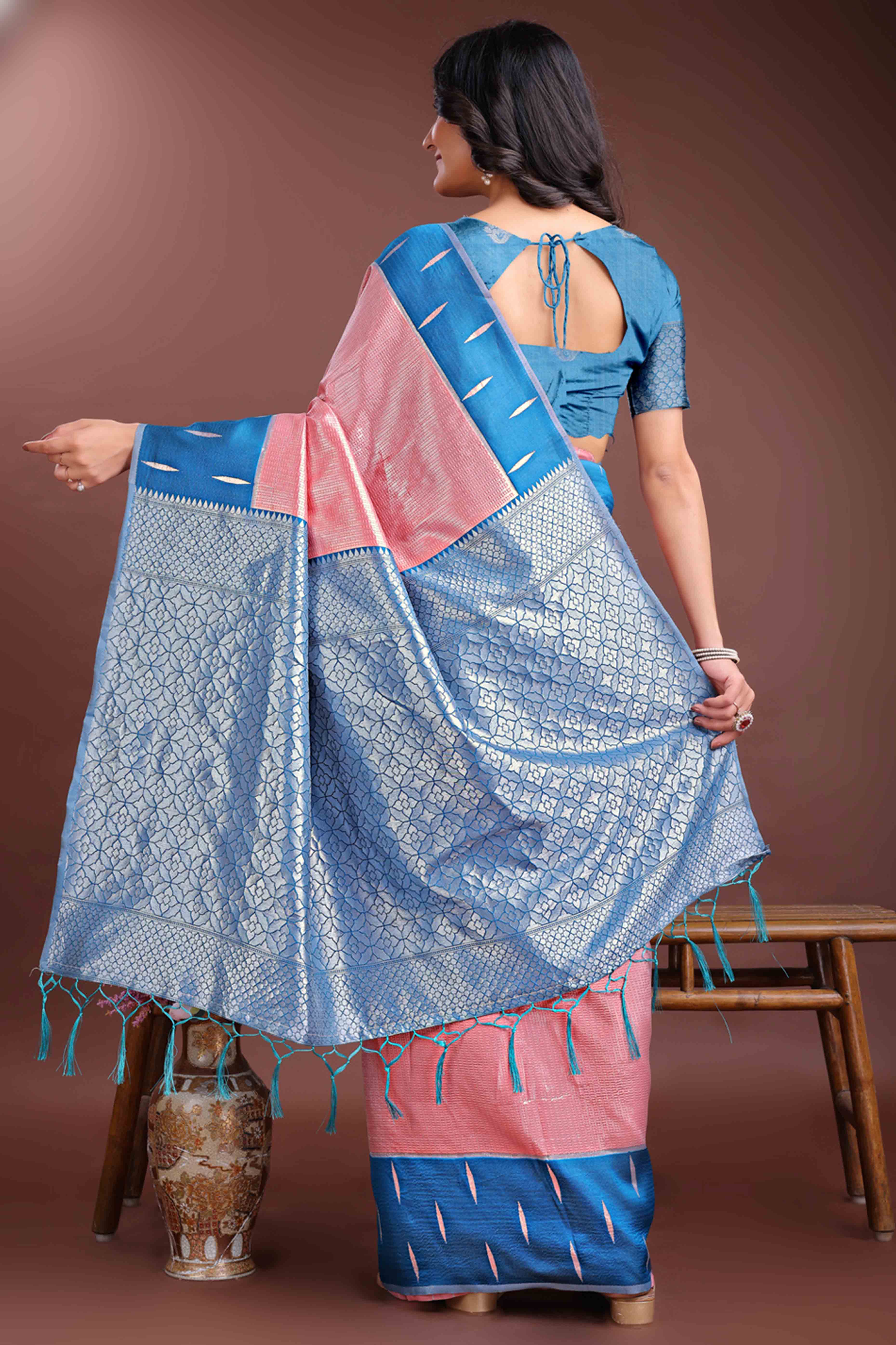 Luxurious Peach Zari Weaving Silk Blend Saree with Delicate Beauty