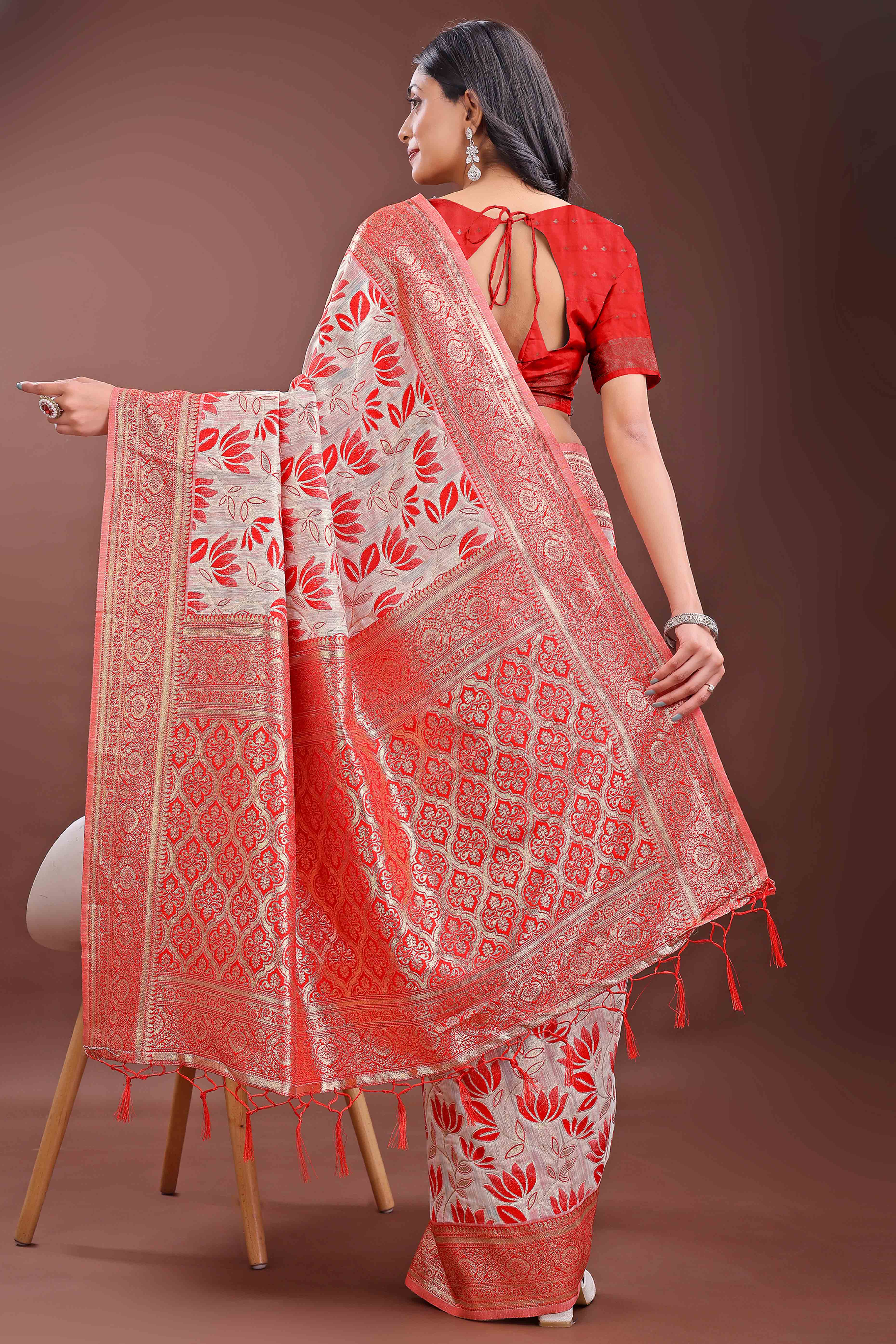 Red Linen Cotton Saree Featuring Graceful Floral Patterns in Zari Weave