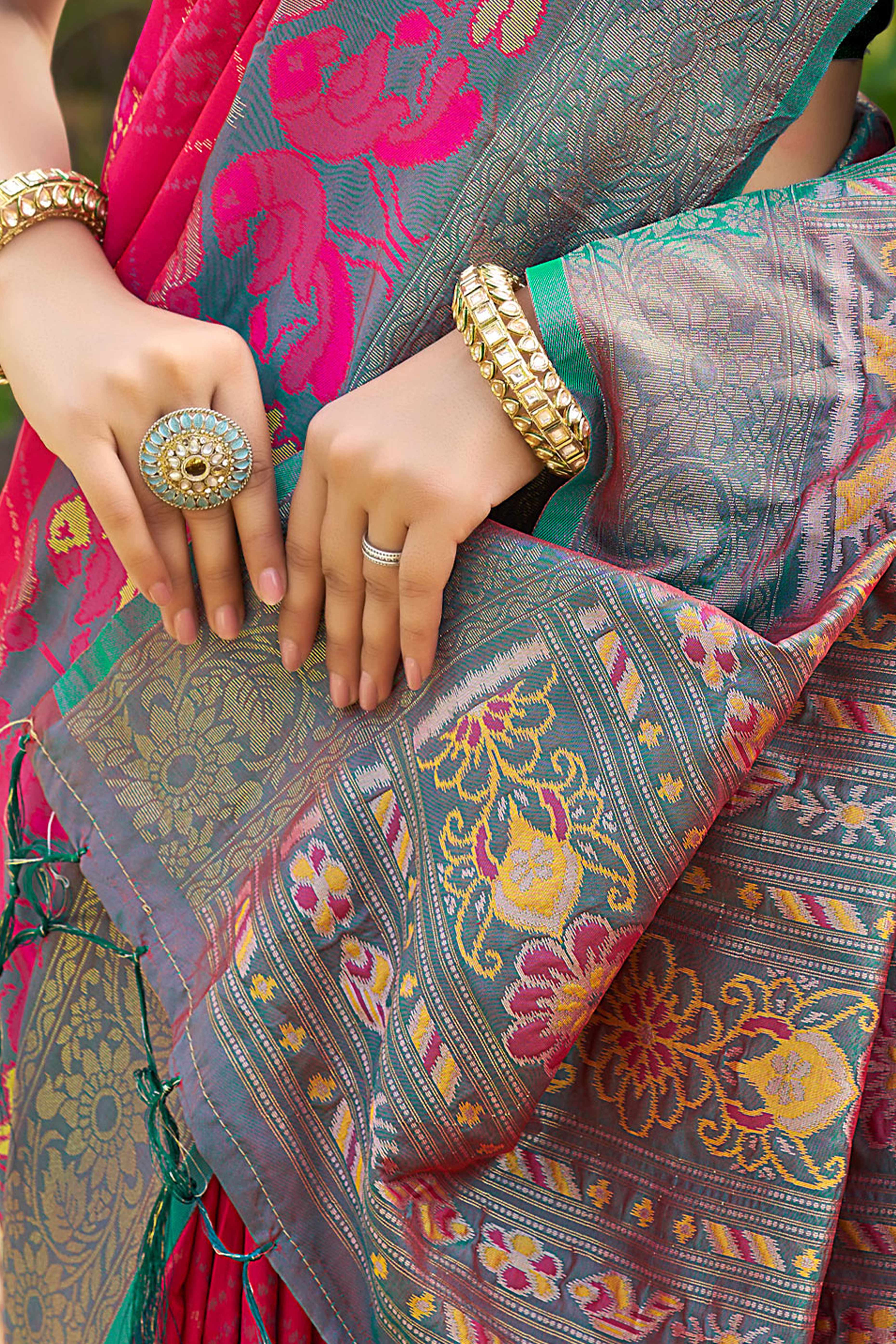 Graceful Pink Pochampally Silk Blend Saree Adorned With Floral Weaving & Stylish Tassel Pallu