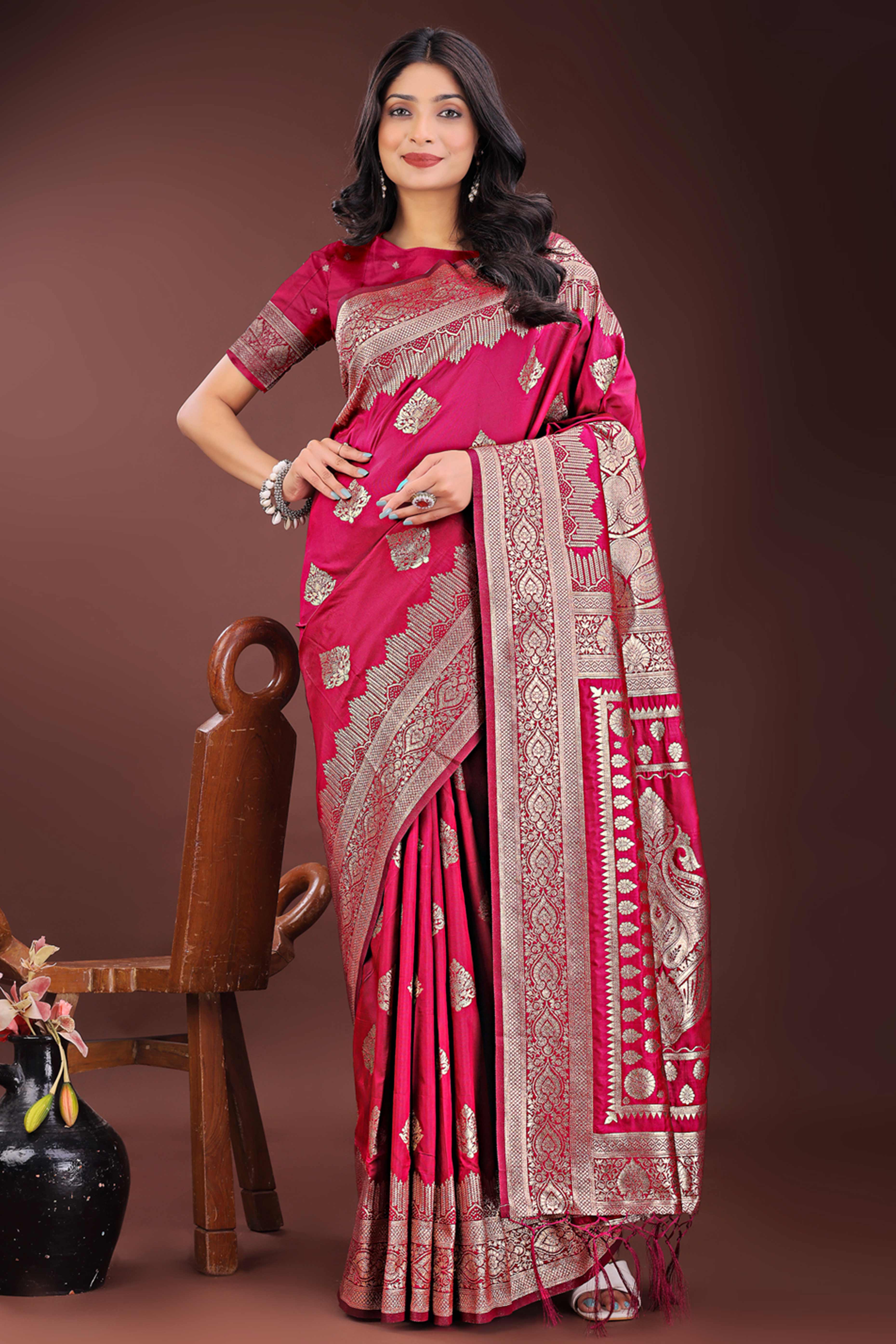 Elegant Magenta Floral Zari Woven Kanjivaram Silk Saree Crafted for Timeless Festive Glamour