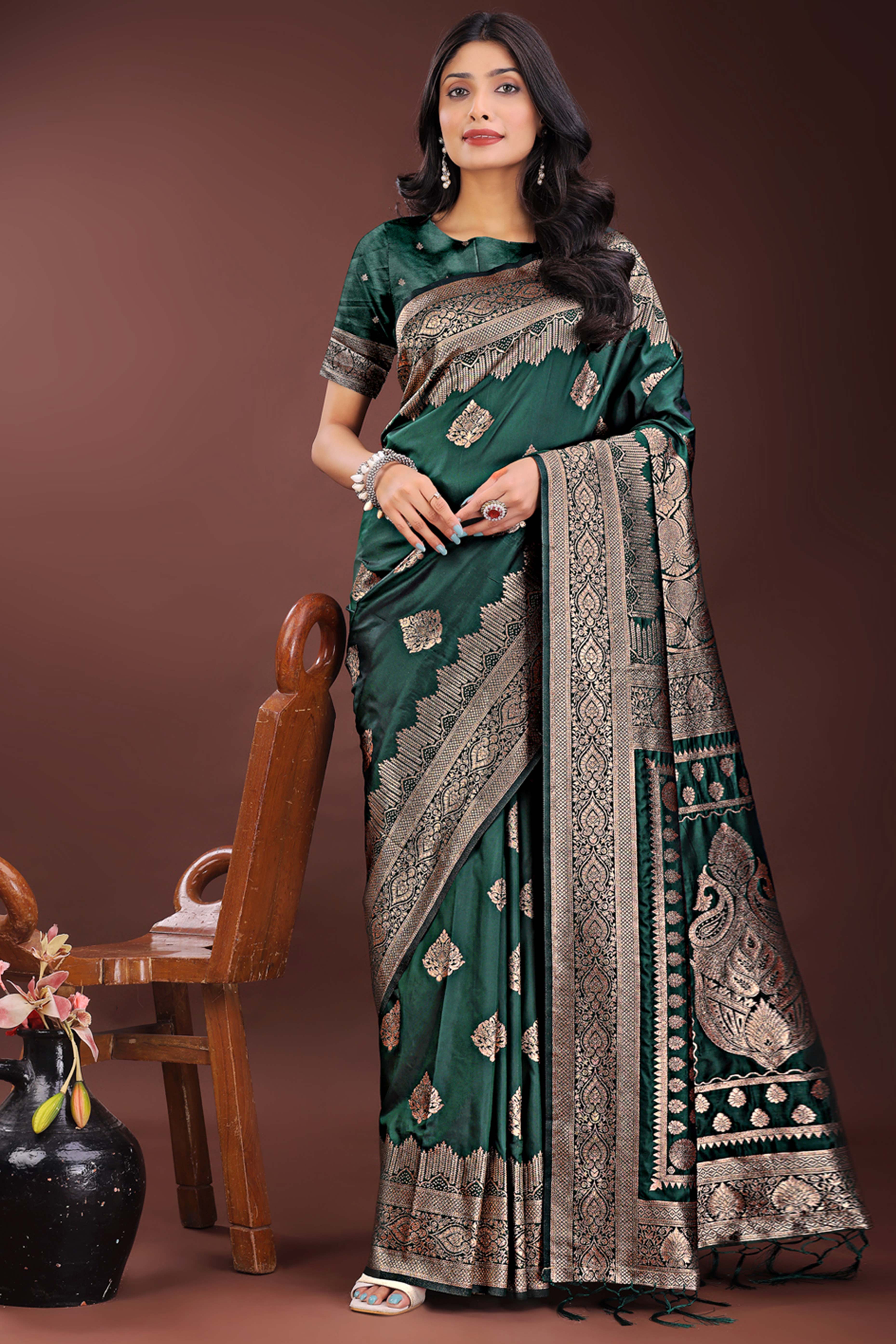 Elegant Green Floral Zari Woven Kanjivaram Silk Saree Crafted for Timeless Festive Glamour