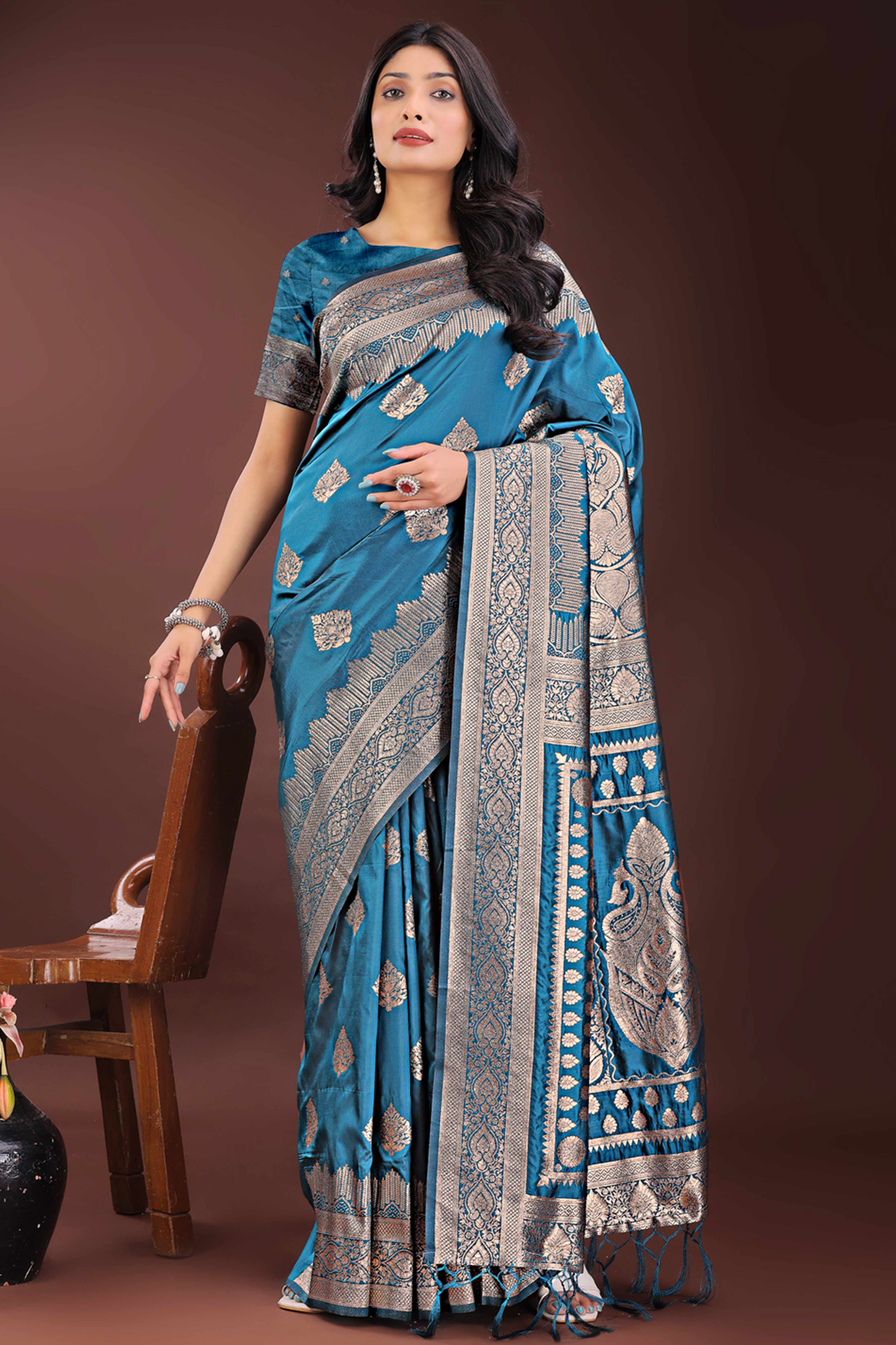 Elegant Teal Floral Zari Woven Kanjivaram Silk Saree Crafted for Timeless Festive Glamour