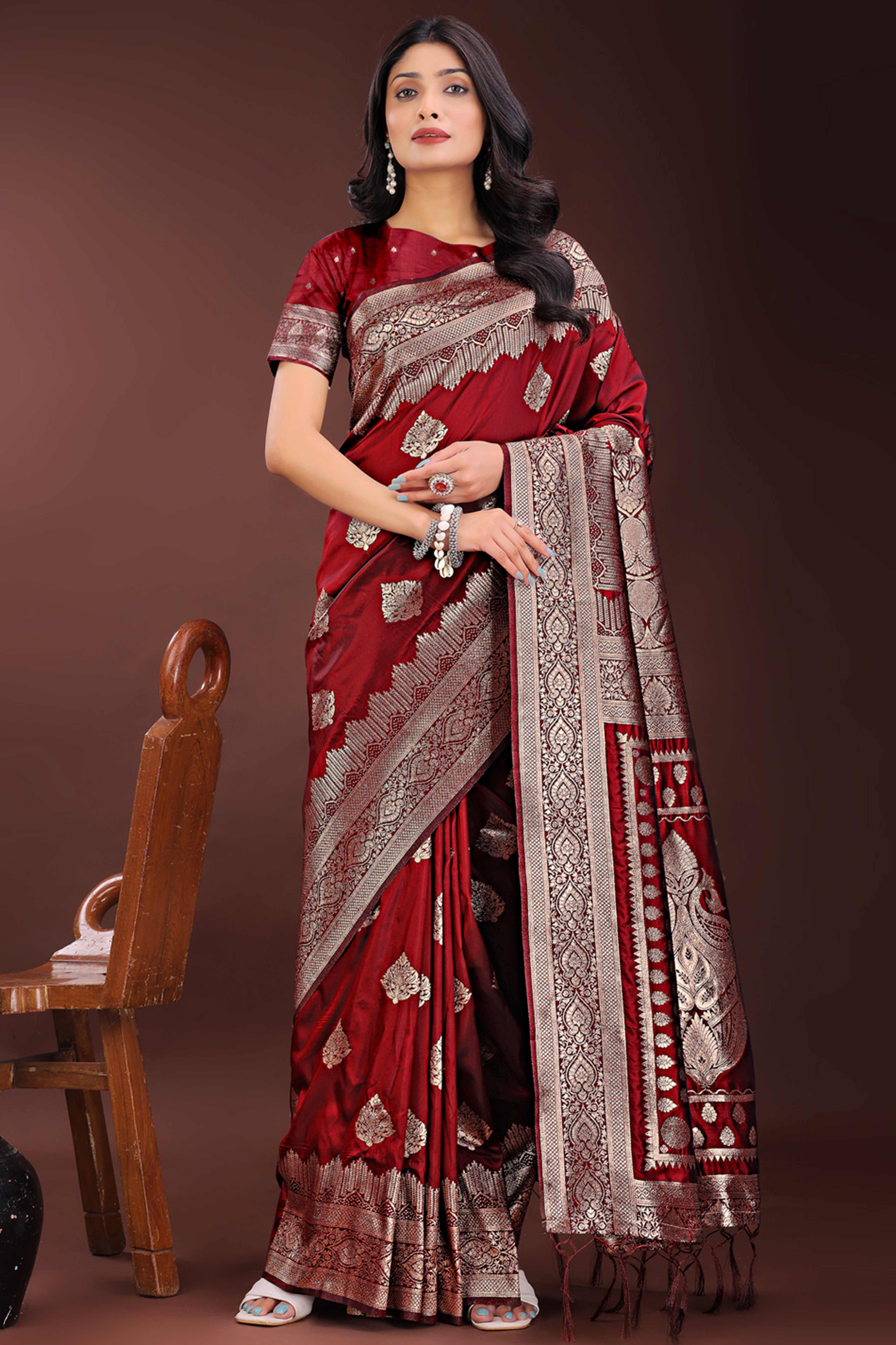 Elegant Maroon Floral Zari Woven Kanjivaram Silk Saree Crafted for Timeless Festive Glamour