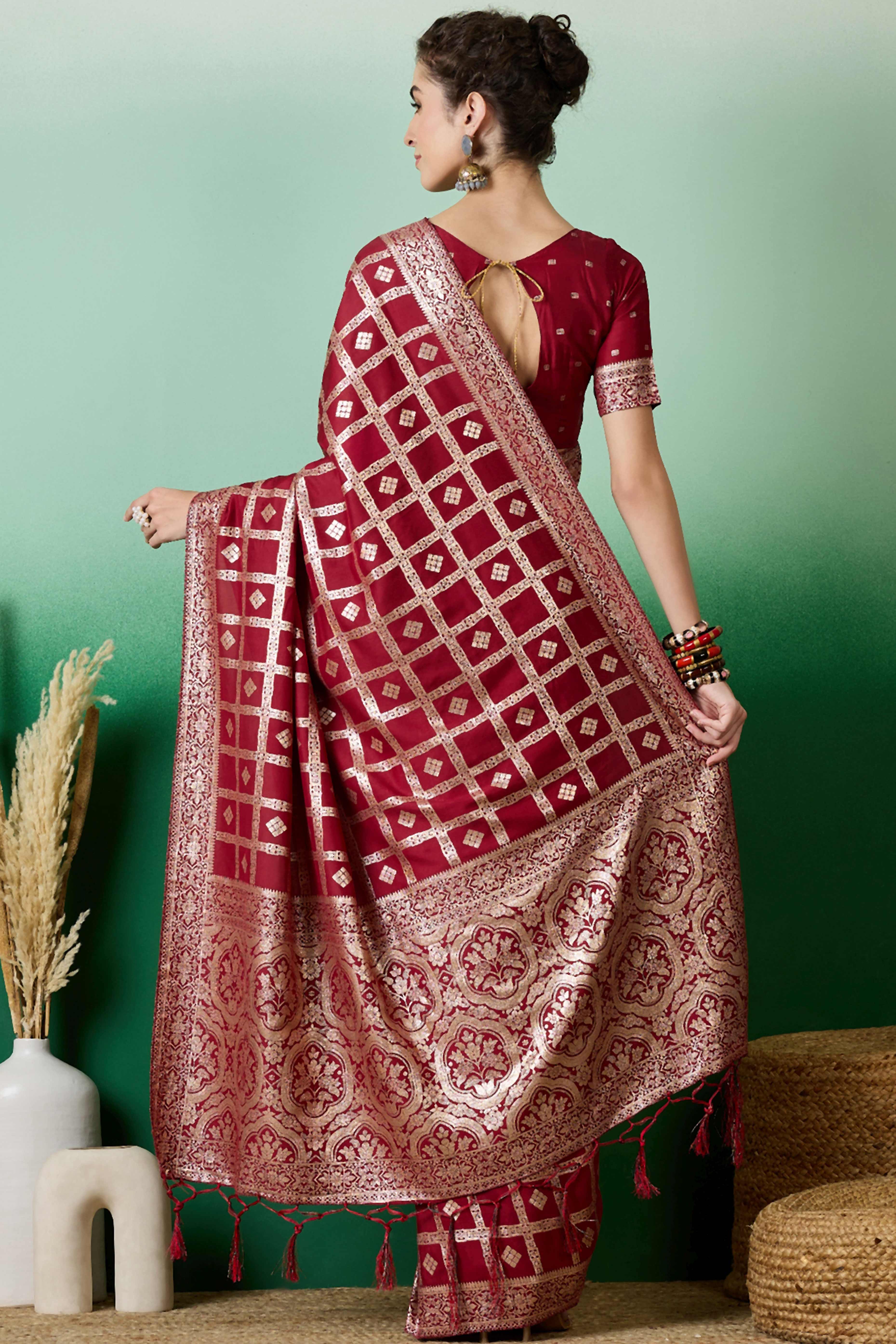 Maroon Jacquard Saree In Cotton Blend Featuring Elegant Floral Weaving & A Tasselled Pallu