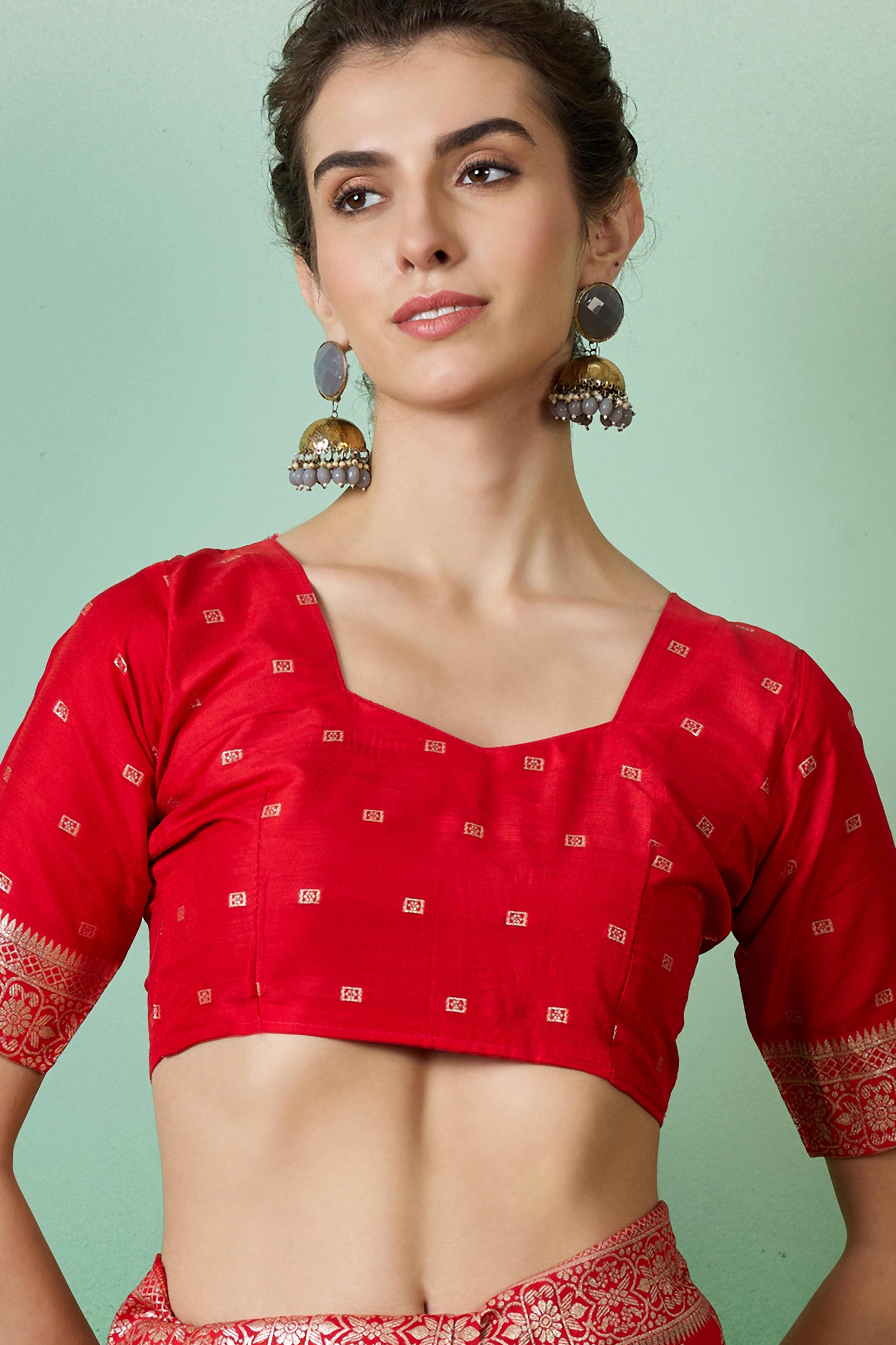 Red Jacquard Saree In Cotton Blend Featuring Elegant Floral Weaving & A Tasselled Pallu