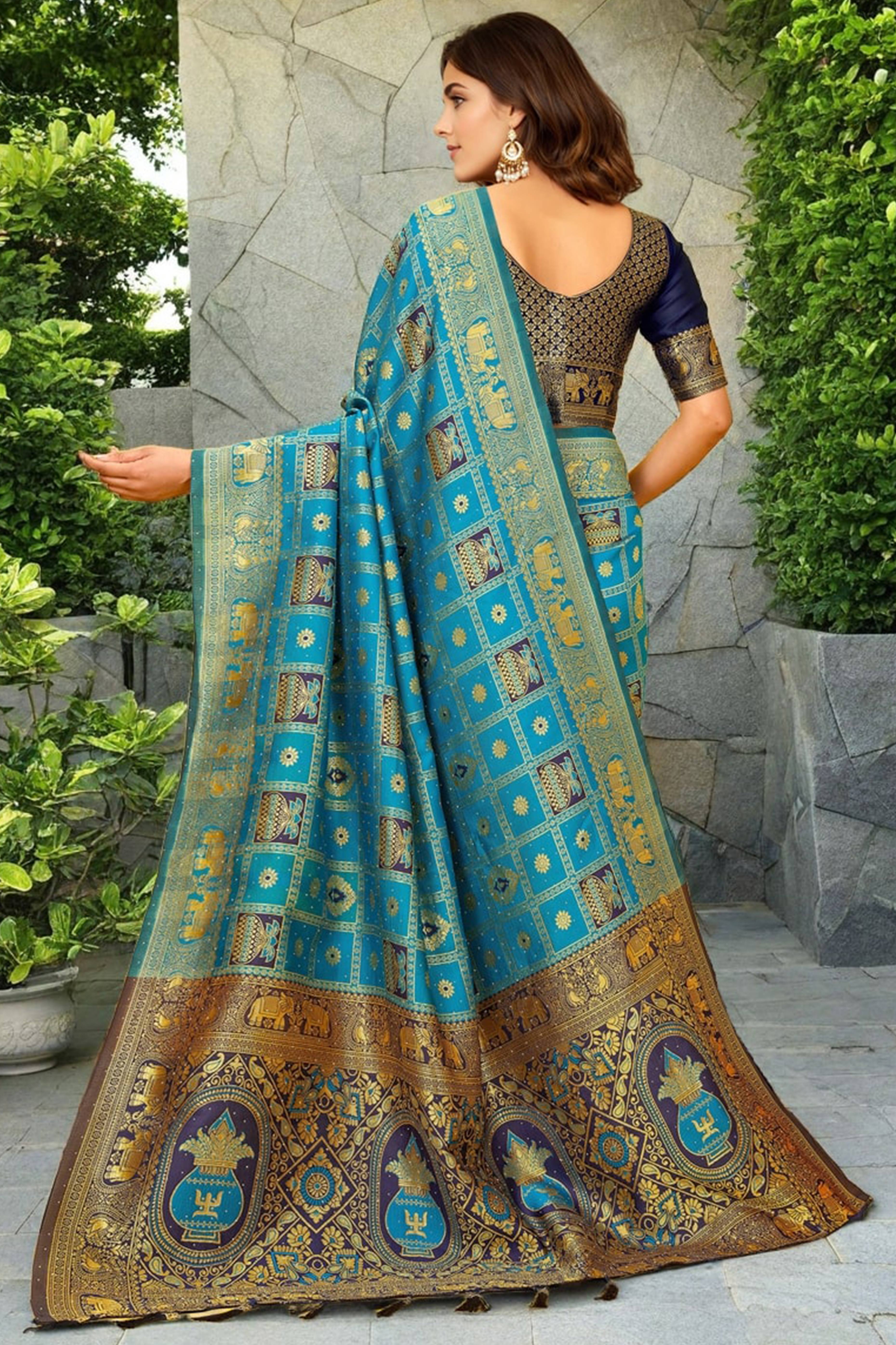 Blue Floral Weaving Paithani Saree In Soft Silk Accented With A Stylish Tassel Border Pallu